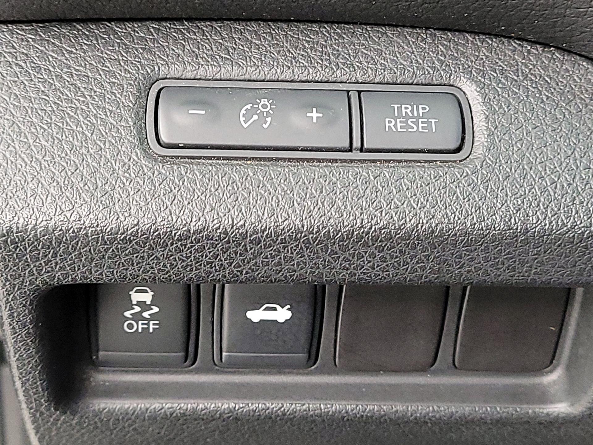 Thumbnail: 2015 Nissan Altima - 13