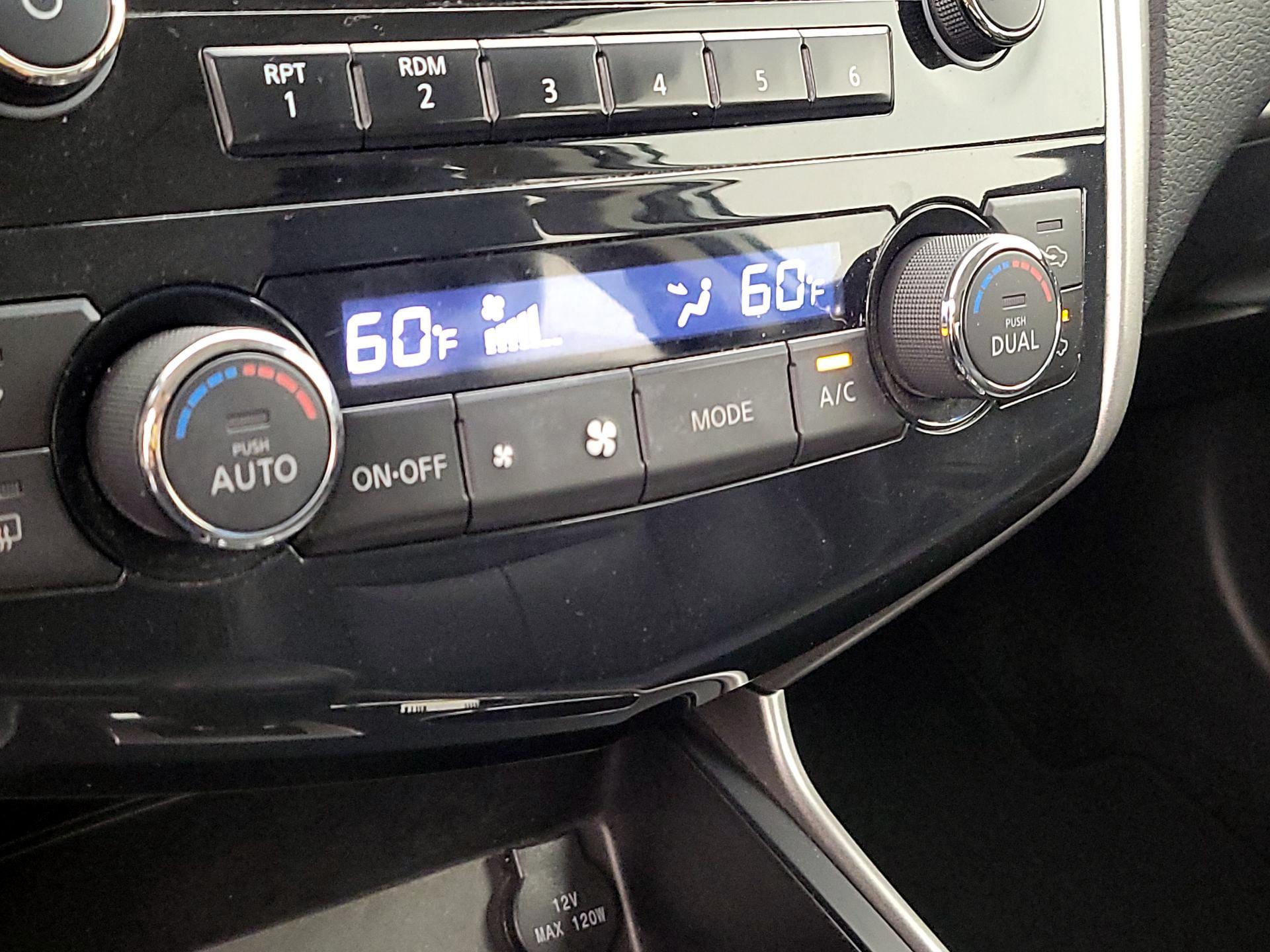 Thumbnail: 2015 Nissan Altima - 16