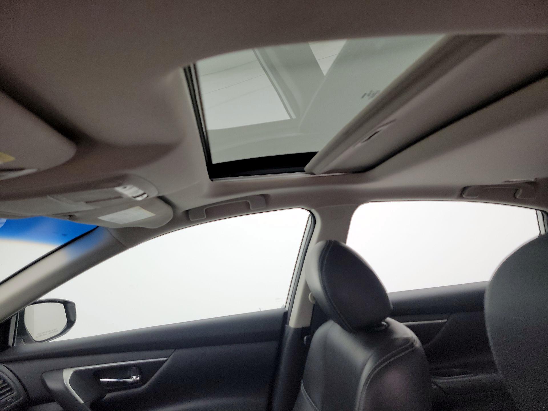 Thumbnail: 2015 Nissan Altima - 19