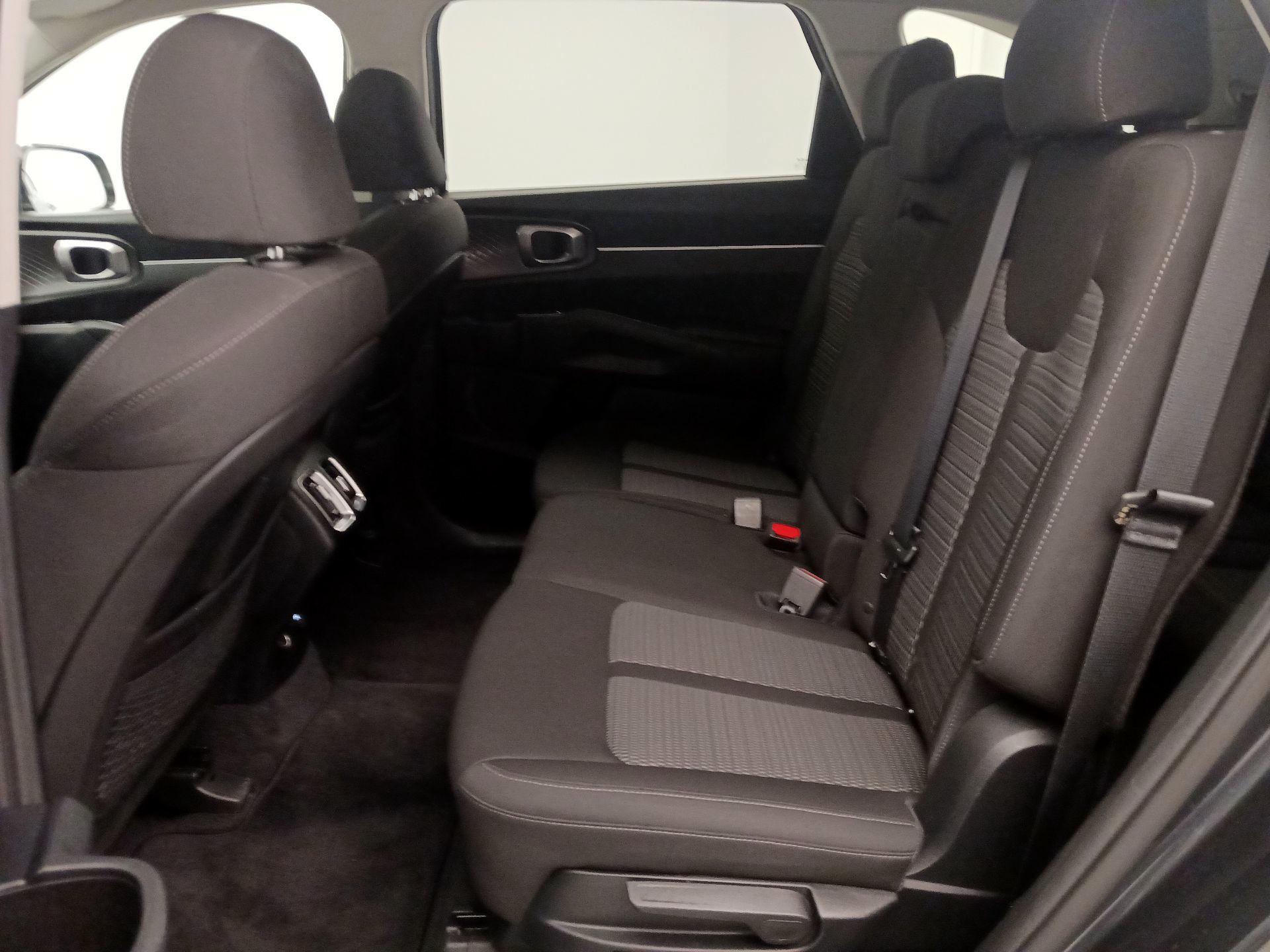 Thumbnail: 2023 Kia Sorento - 19