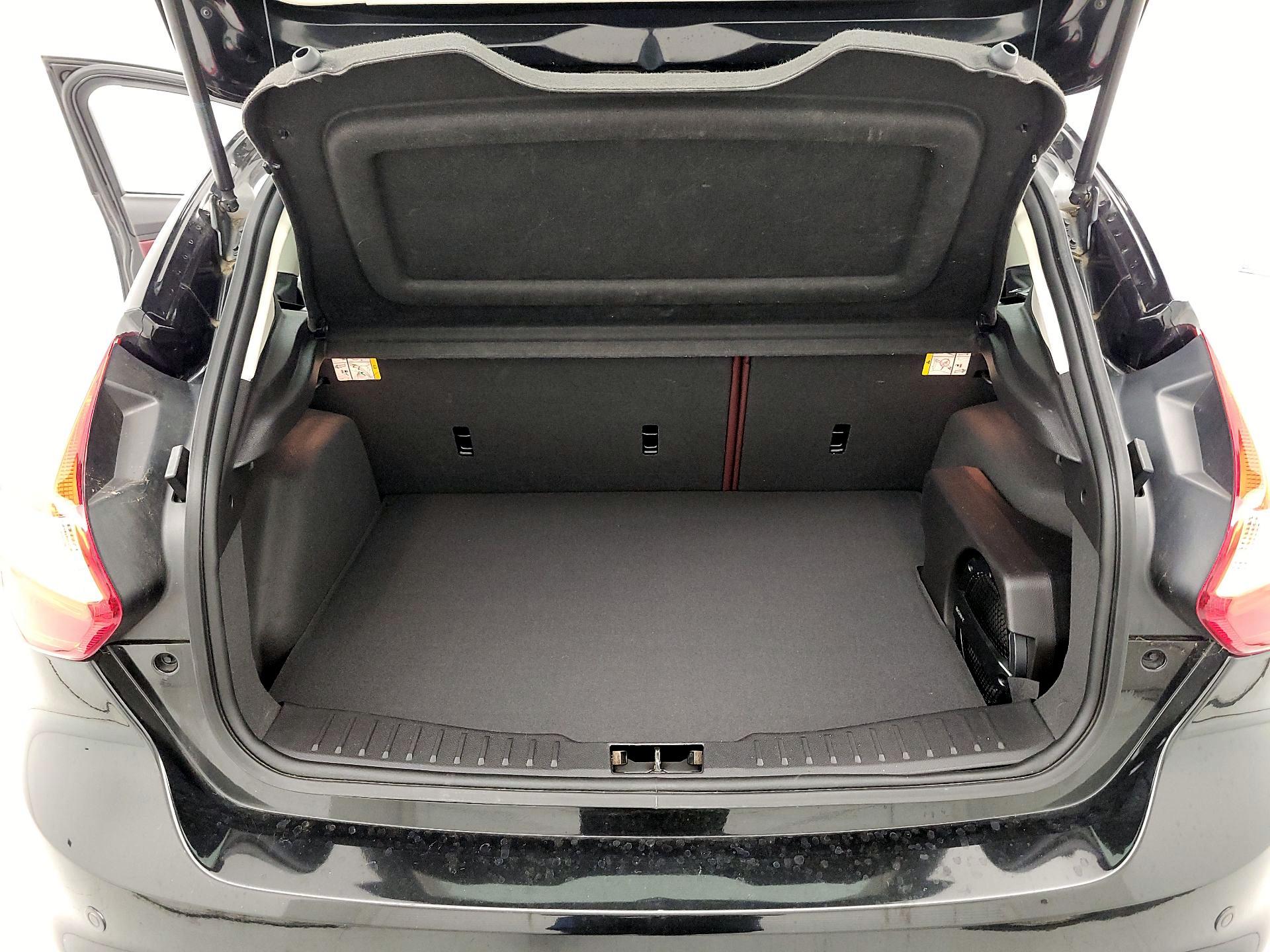 Thumbnail: 2013 Ford Focus - 20