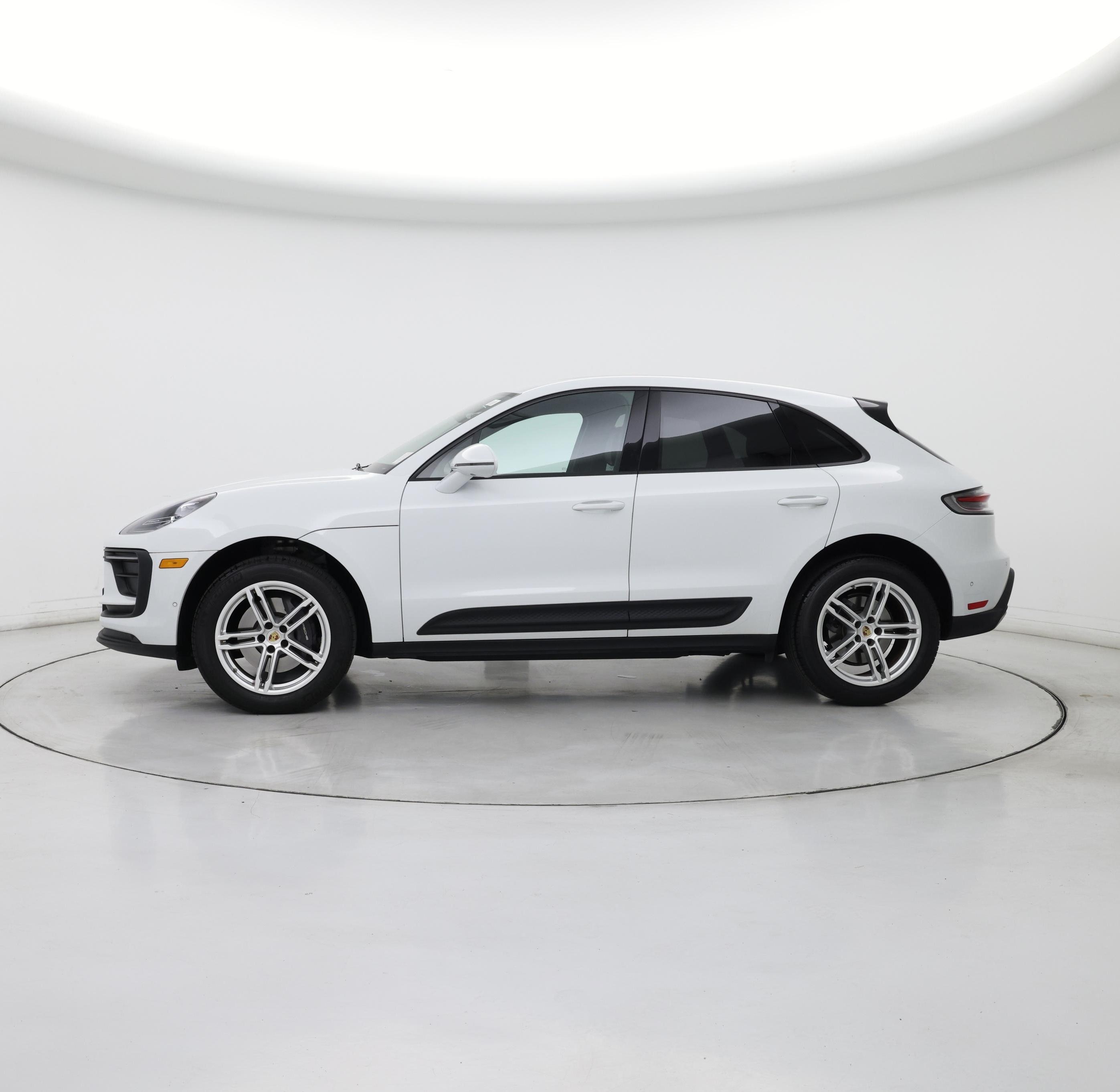 Thumbnail: 2023 Porsche Macan - 3