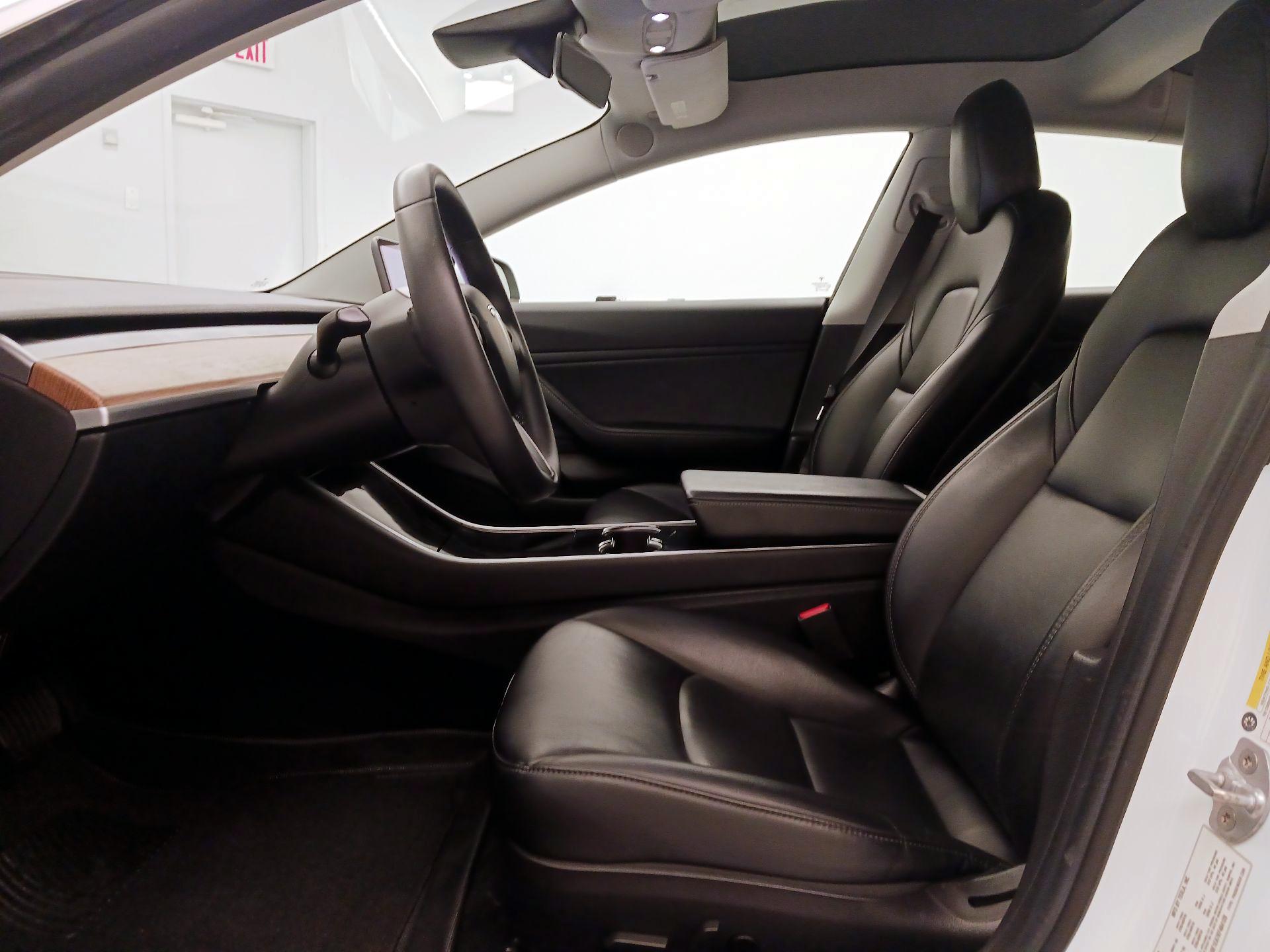 Thumbnail: 2019 Tesla Model 3 - 11