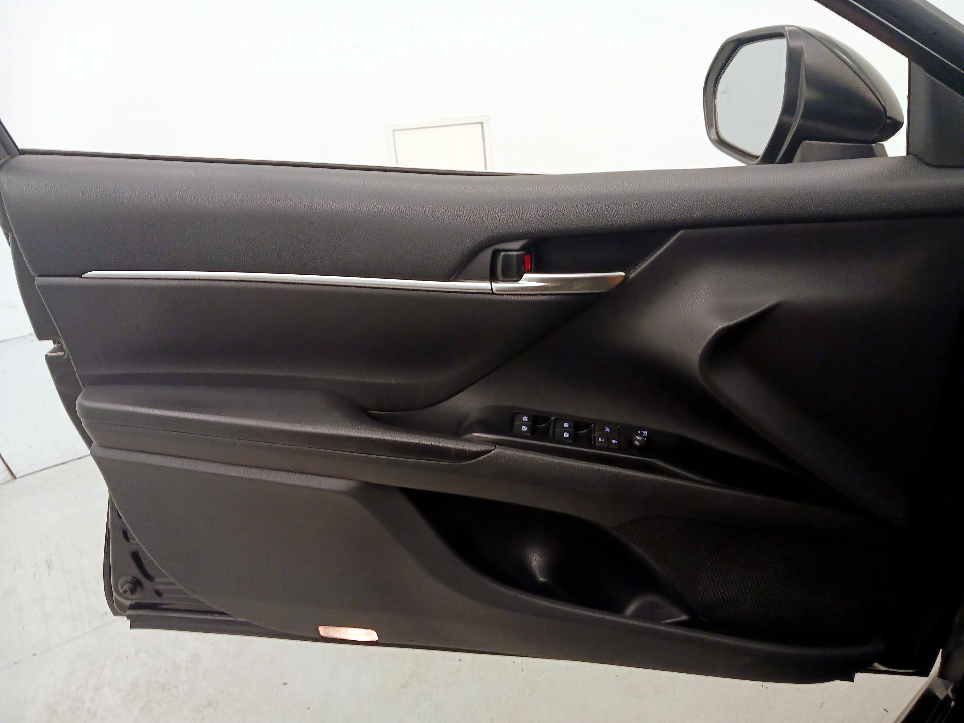 Thumbnail: 2019 Toyota Camry - 12