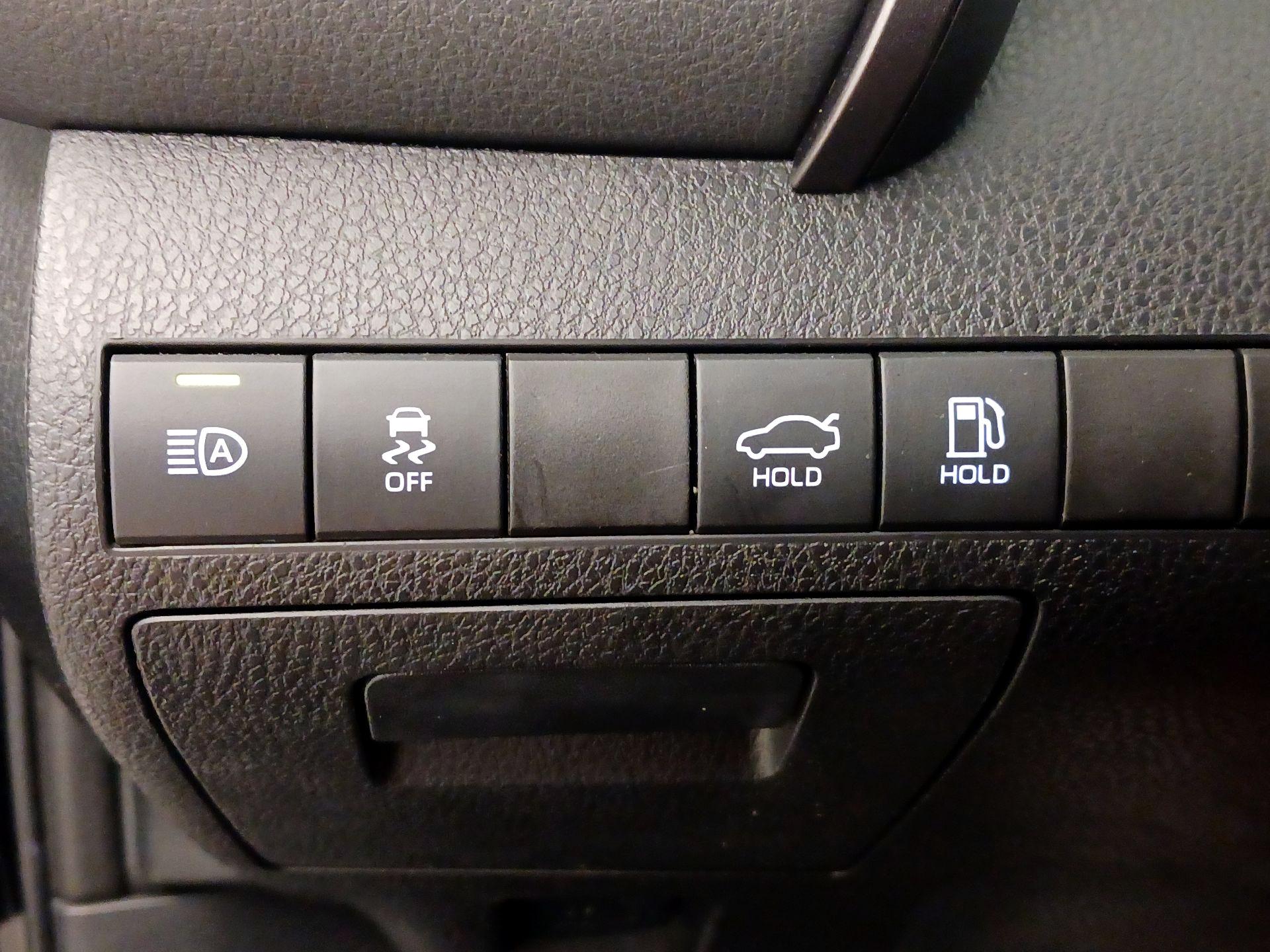 Thumbnail: 2019 Toyota Camry - 13