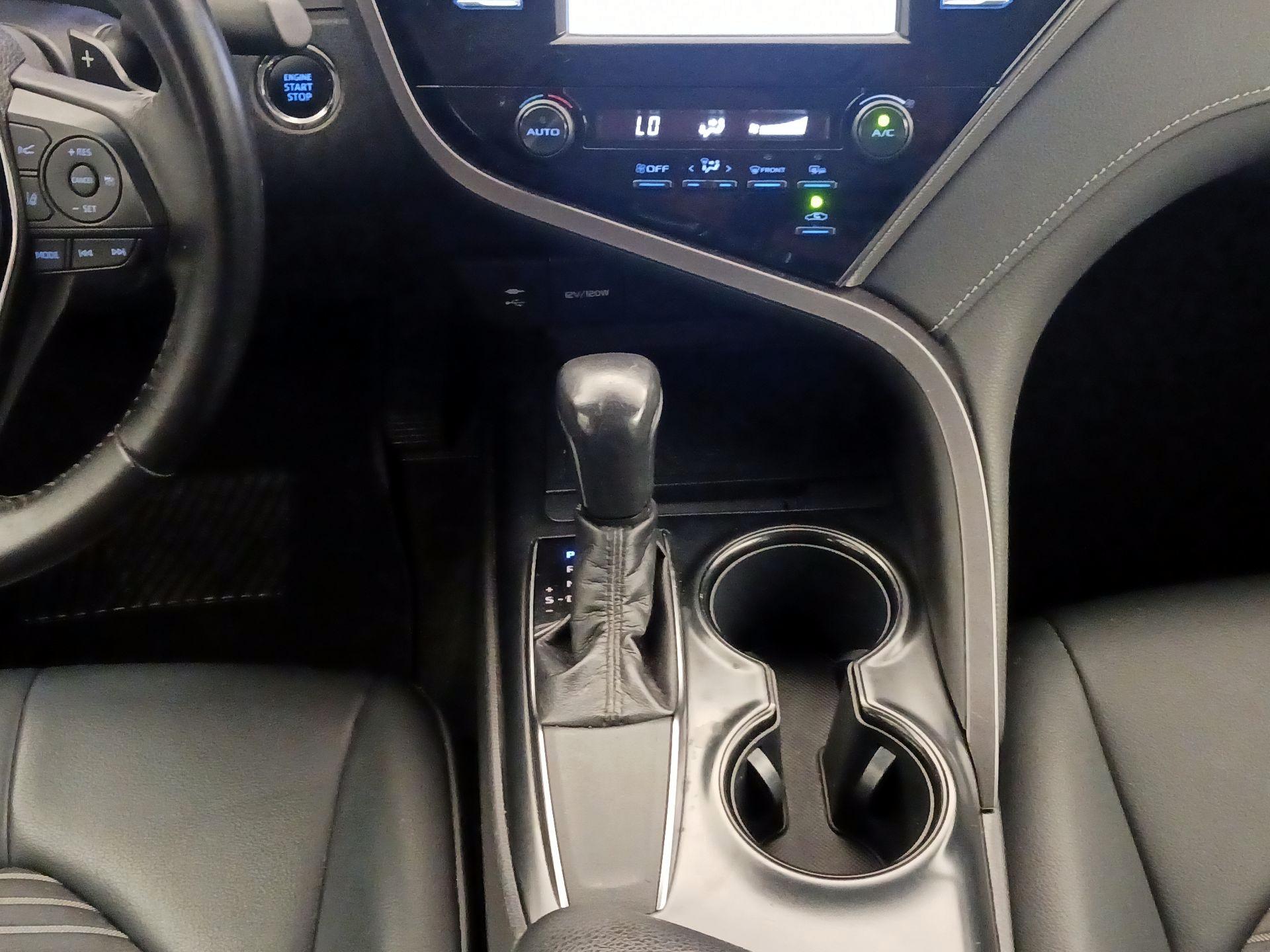 Thumbnail: 2019 Toyota Camry - 17