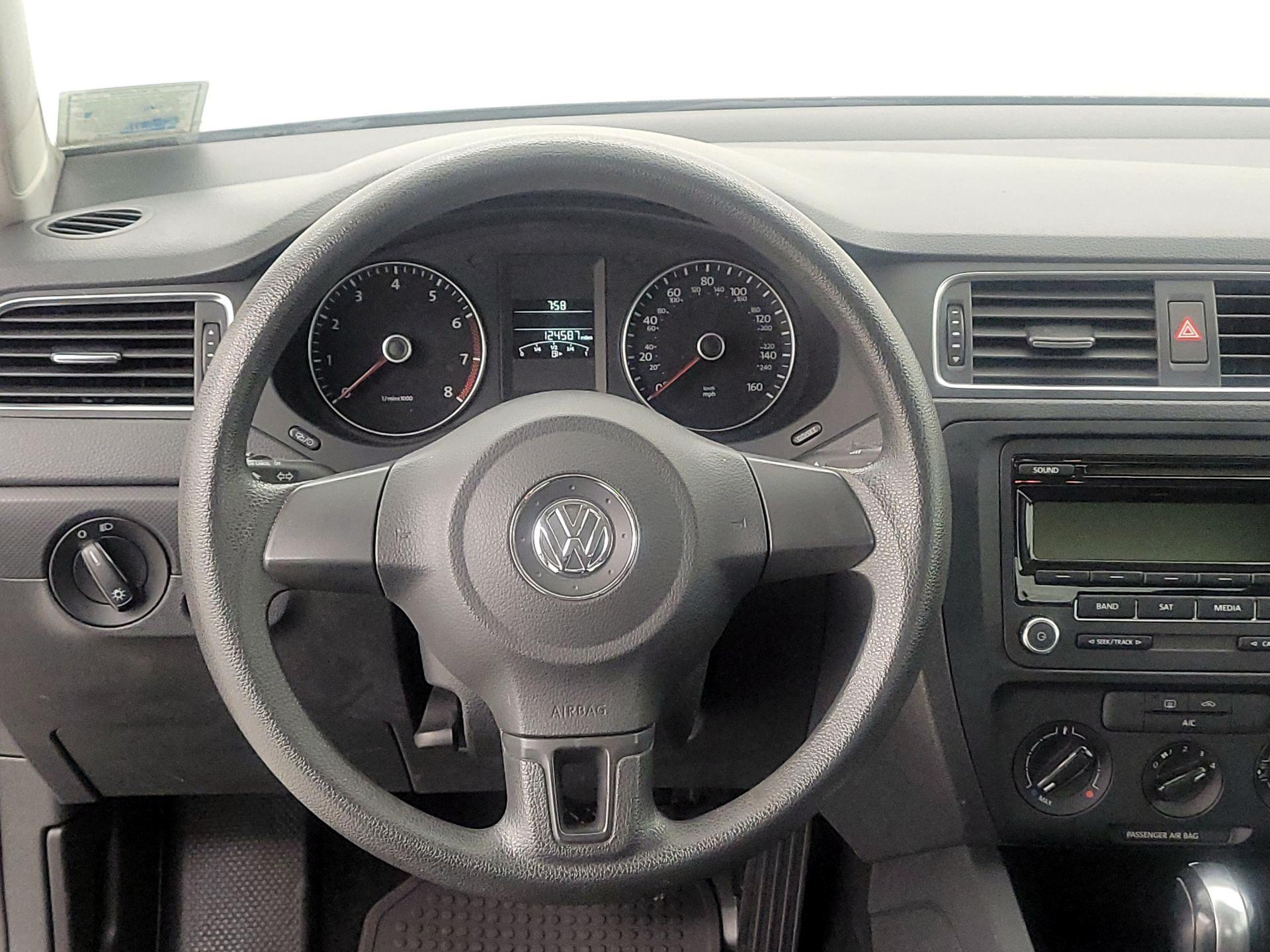 Thumbnail: 2014 Volkswagen Jetta - 10