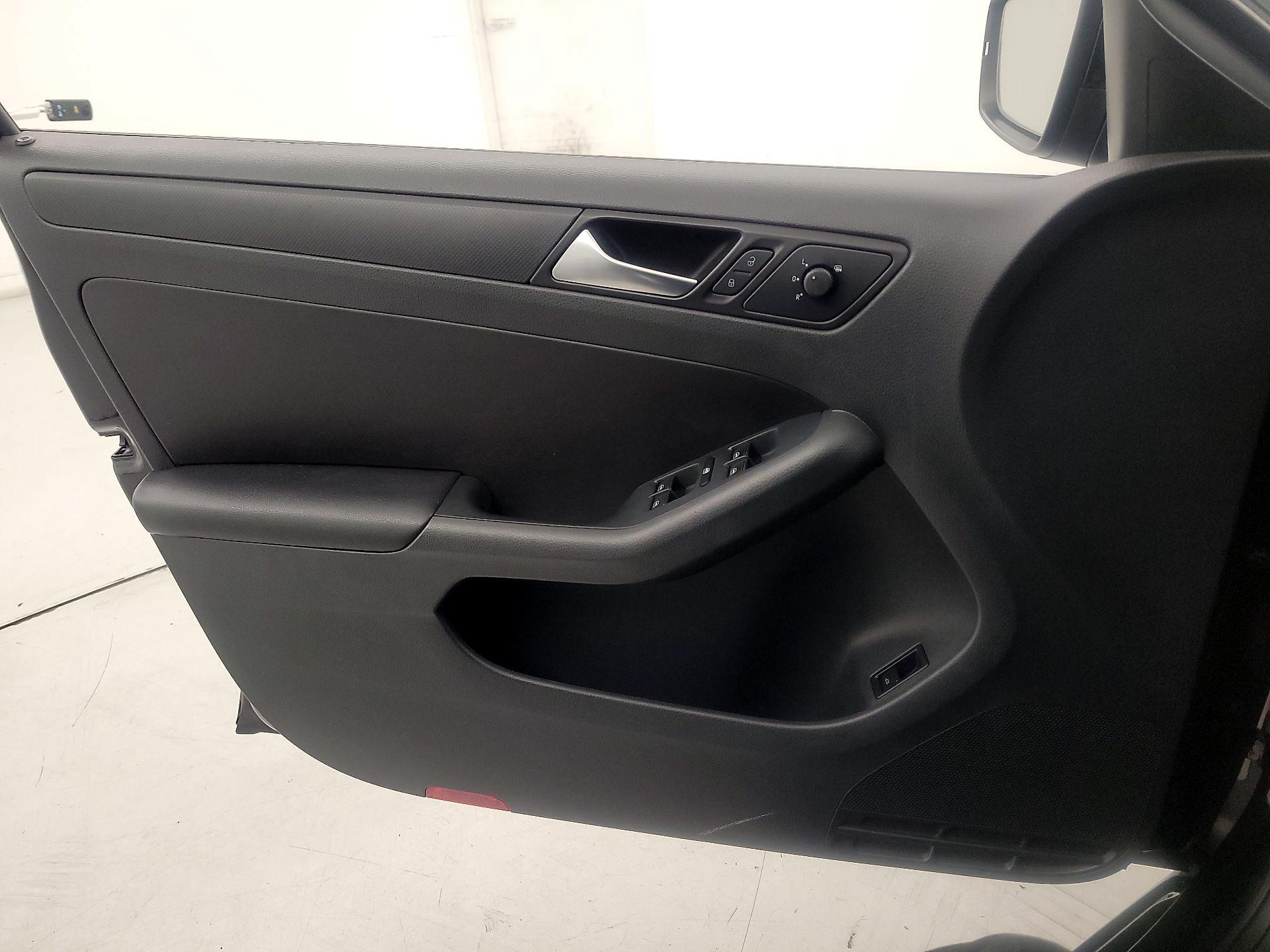 Thumbnail: 2014 Volkswagen Jetta - 12
