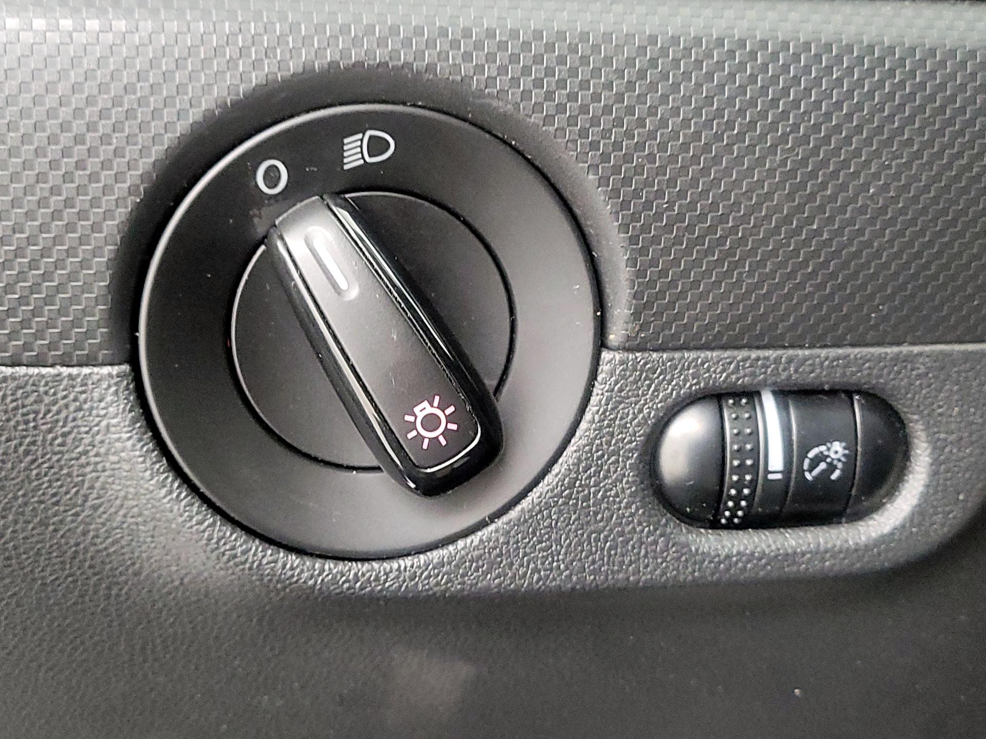 Thumbnail: 2014 Volkswagen Jetta - 13