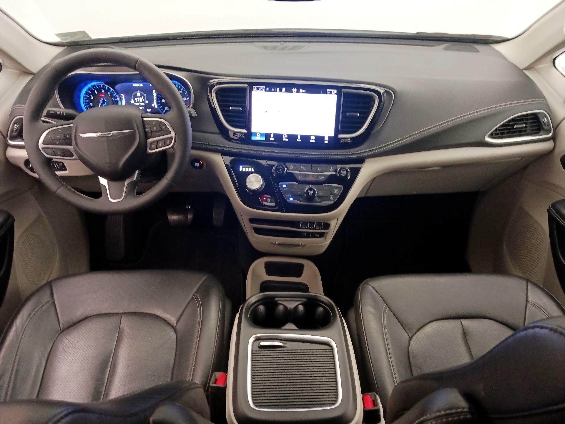 Thumbnail: 2022 Chrysler Pacifica - 9