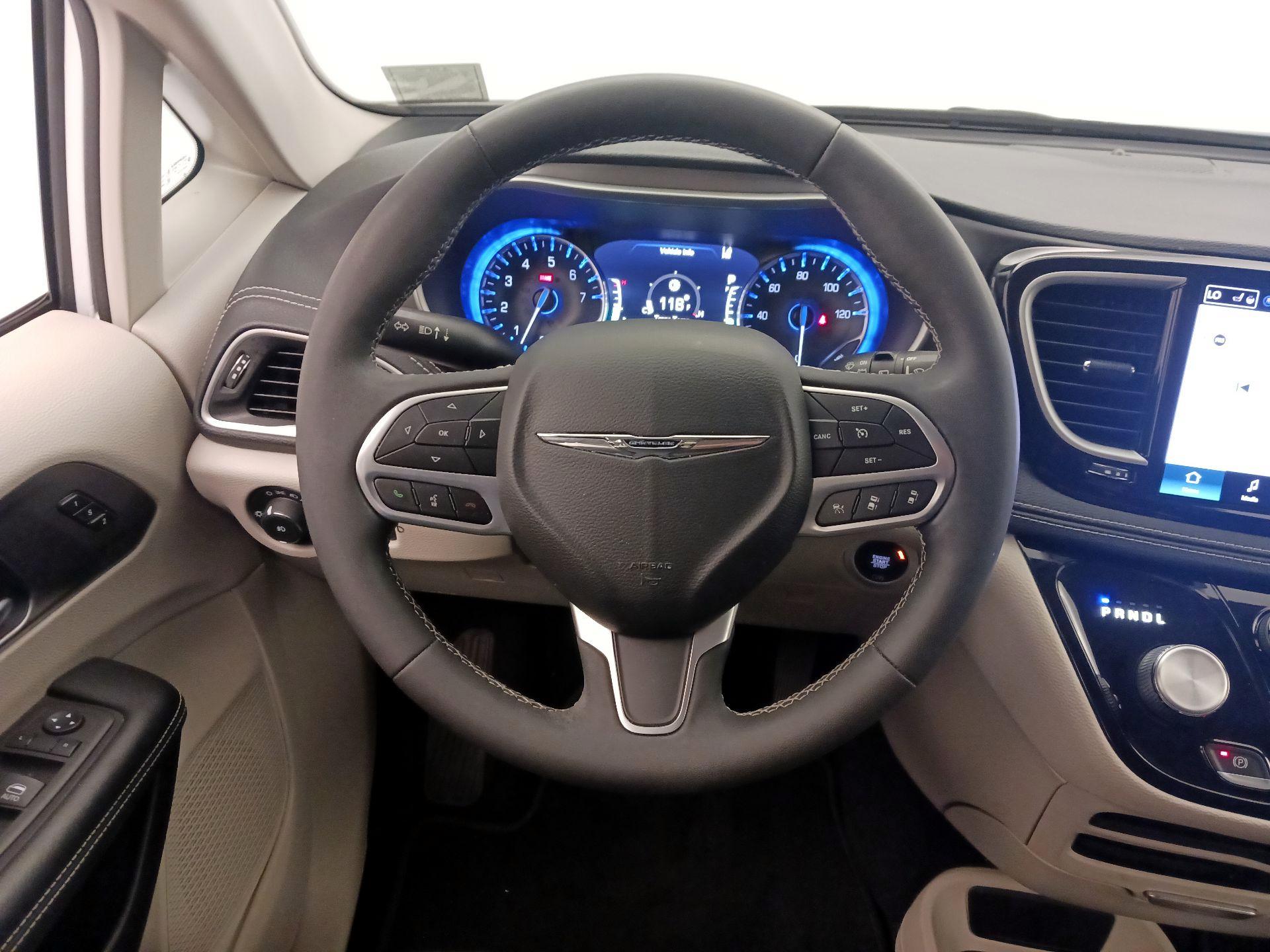 Thumbnail: 2022 Chrysler Pacifica - 10