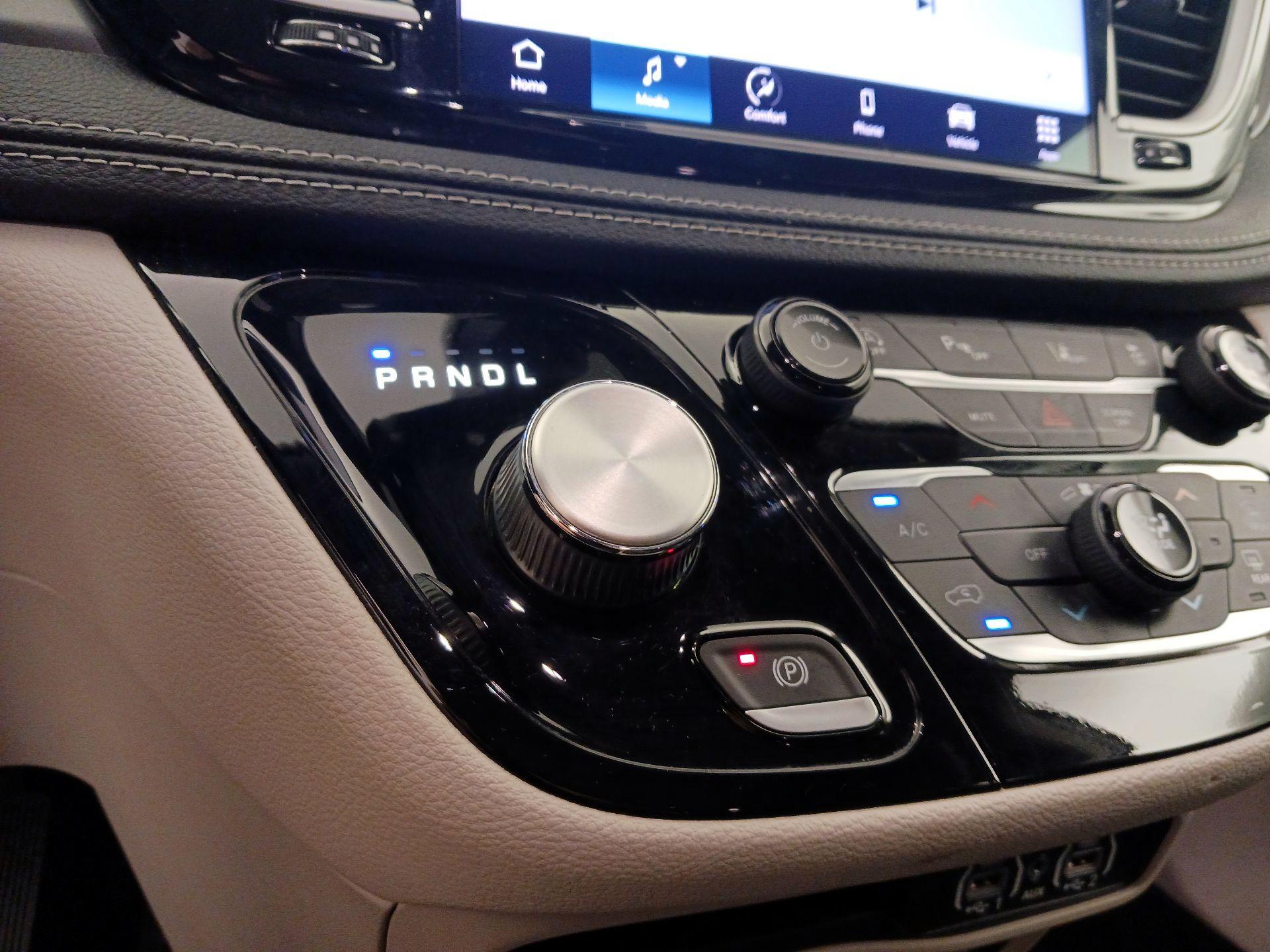 Thumbnail: 2022 Chrysler Pacifica - 17
