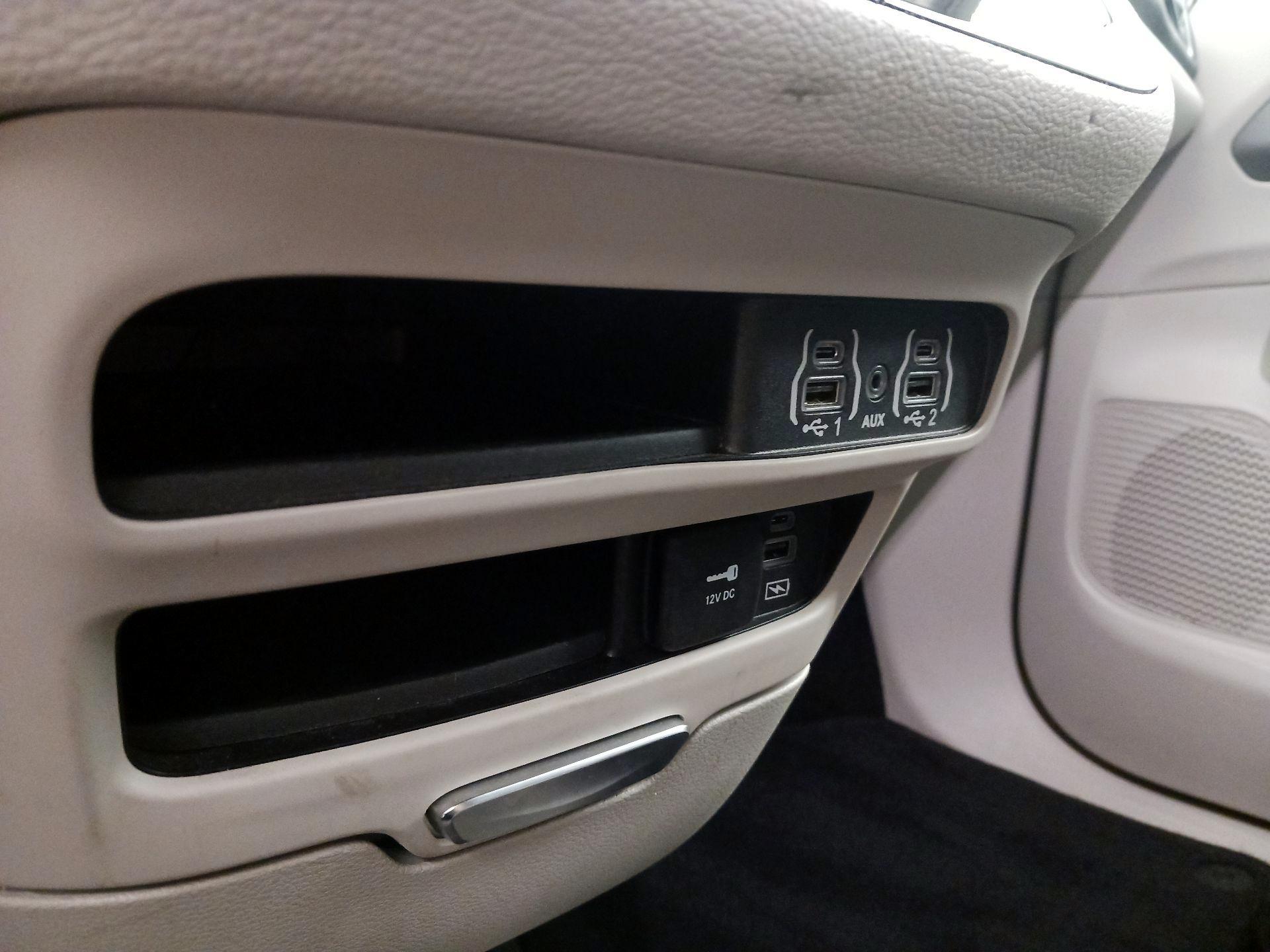 Thumbnail: 2022 Chrysler Pacifica - 18