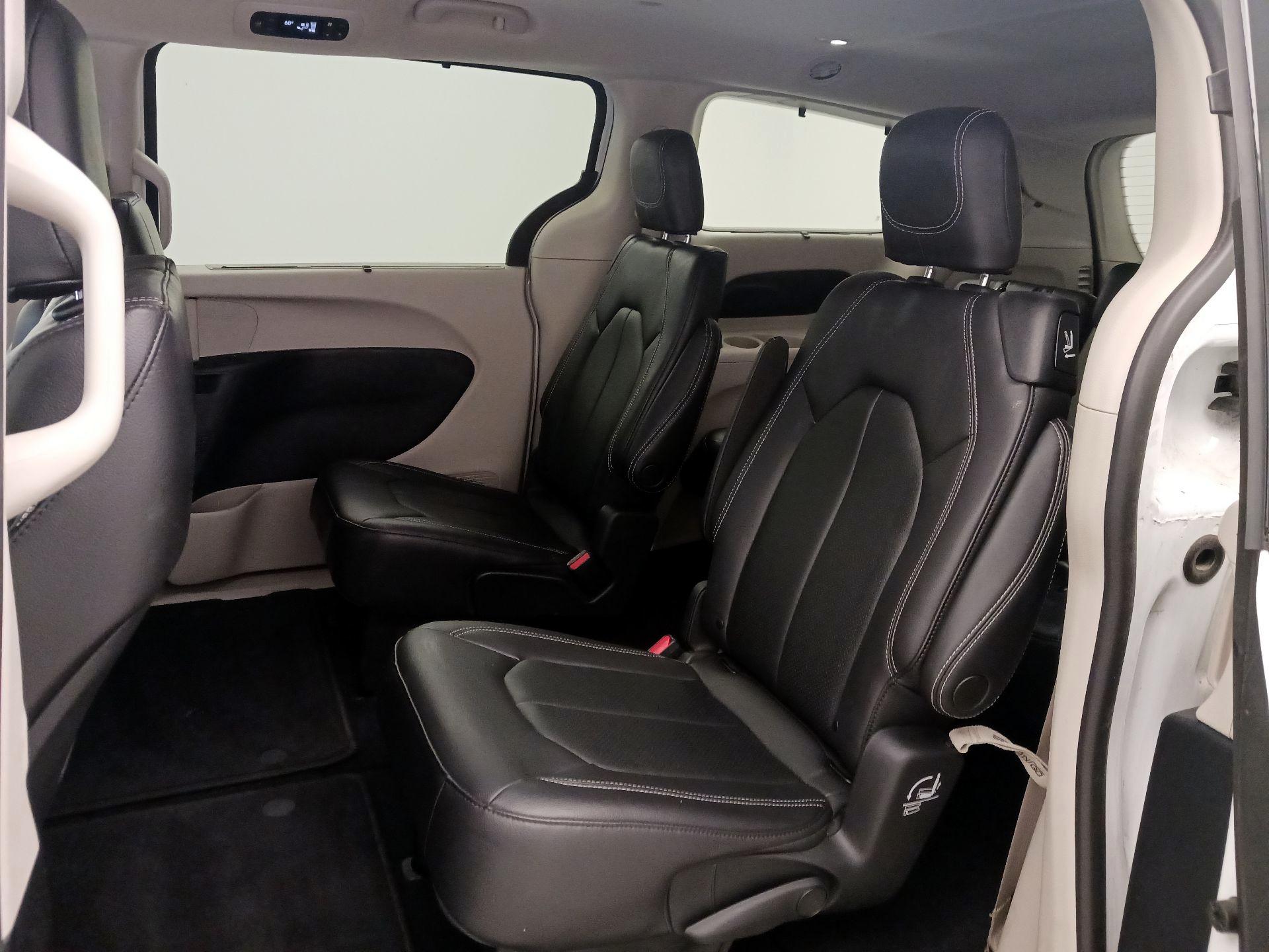 Thumbnail: 2022 Chrysler Pacifica - 19
