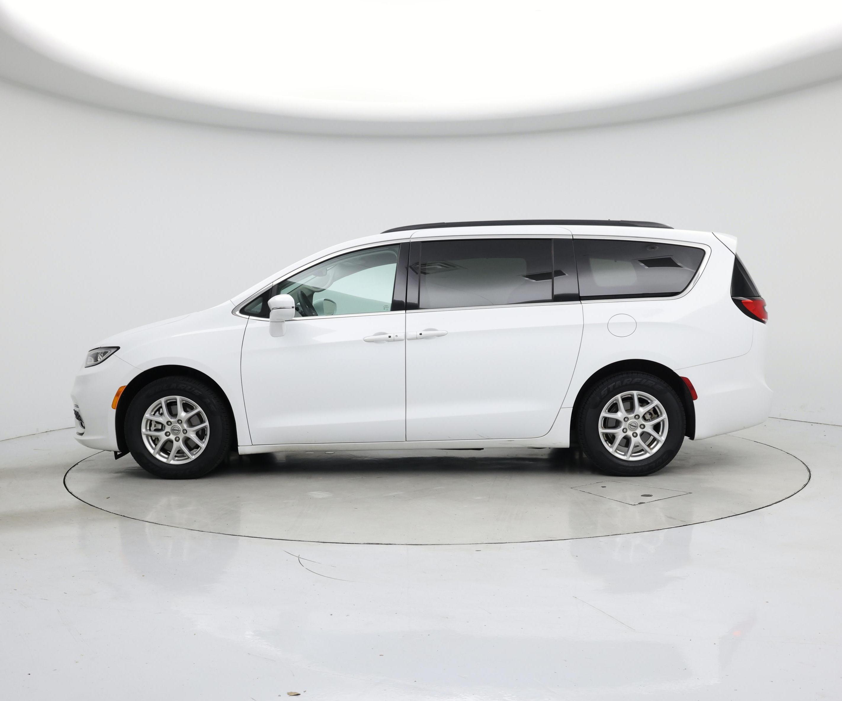 Thumbnail: 2022 Chrysler Pacifica - 3