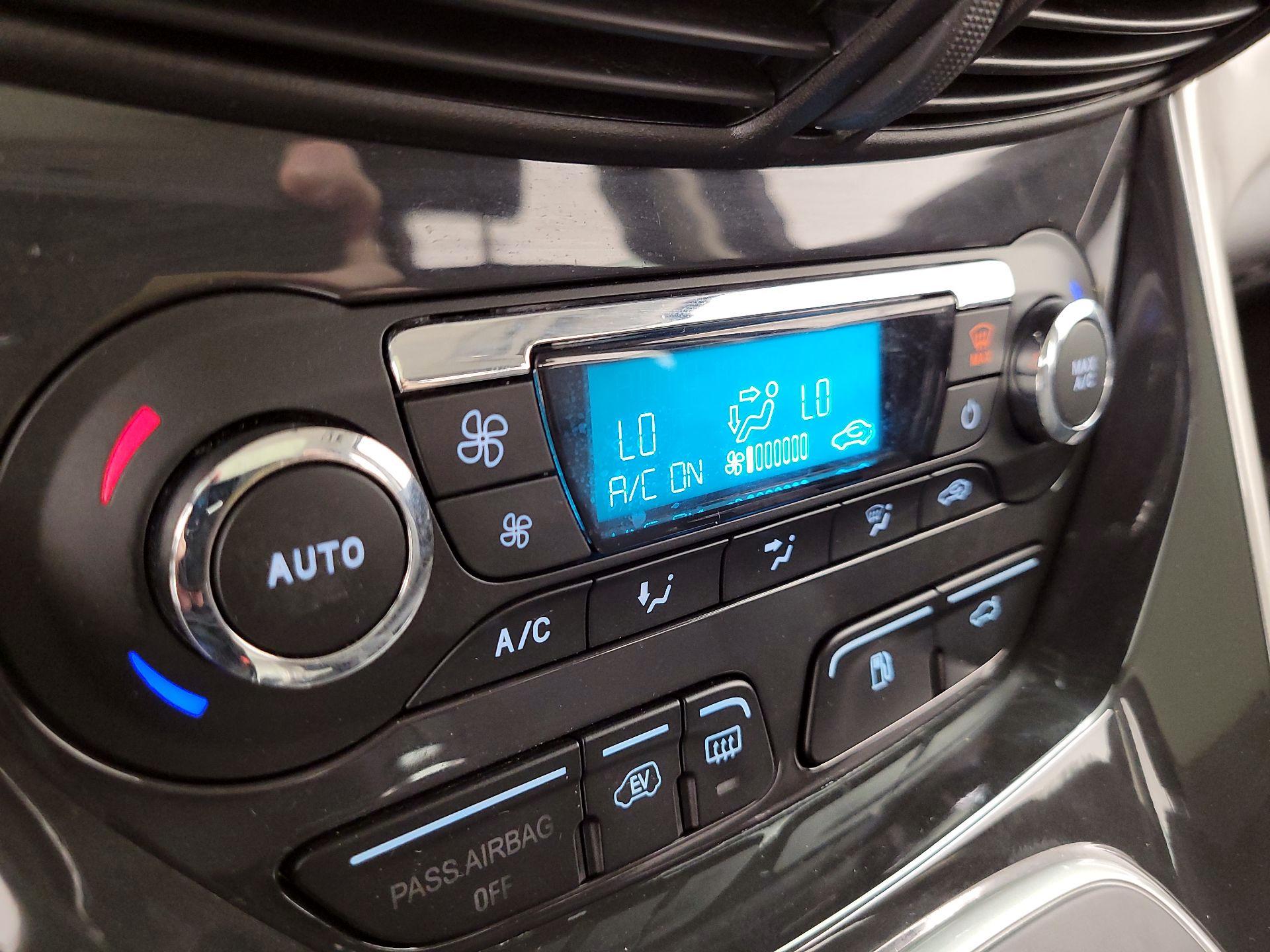 Thumbnail: 2014 Ford C-Max - 16