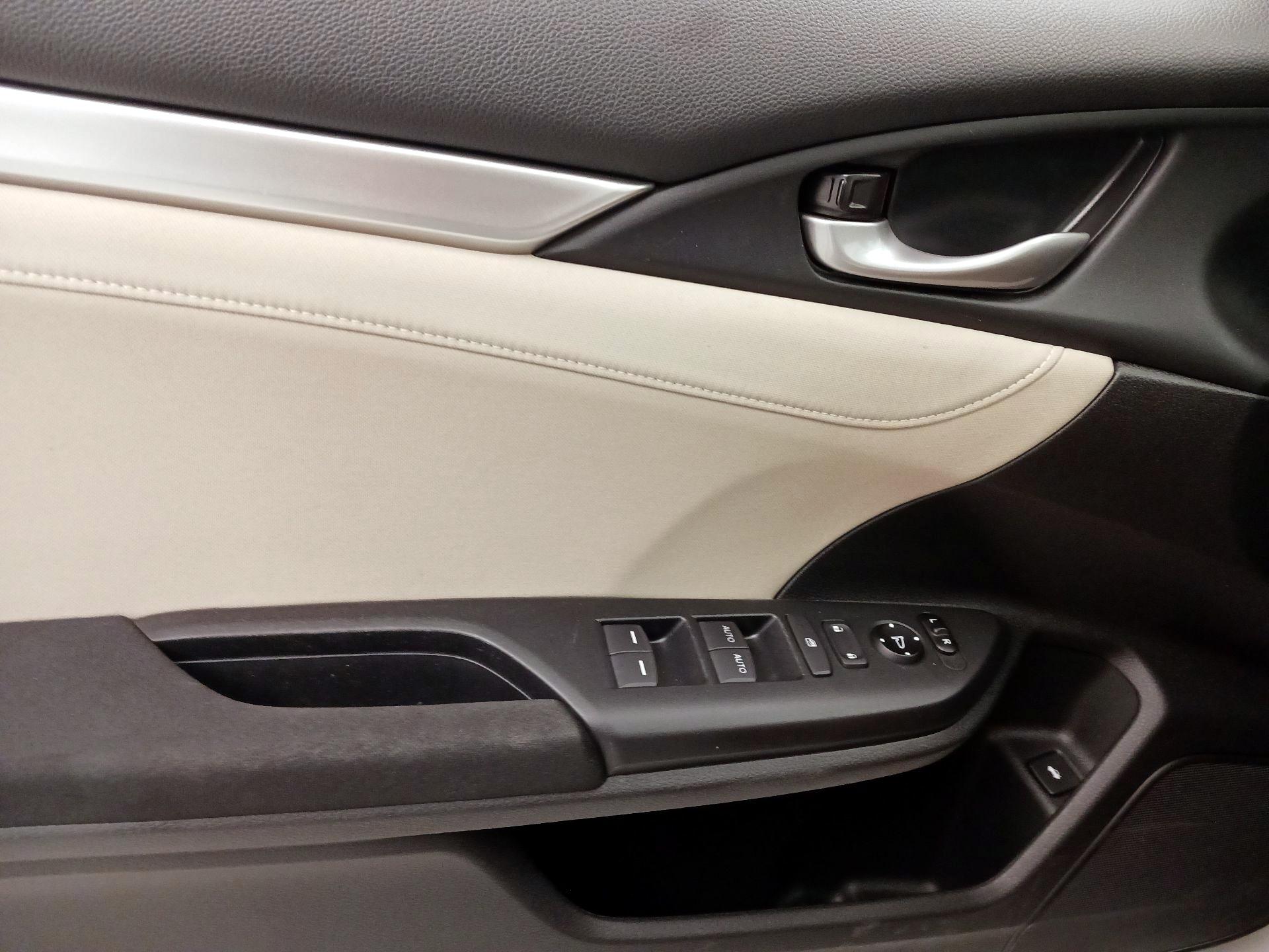 Thumbnail: 2016 Honda Civic - 12