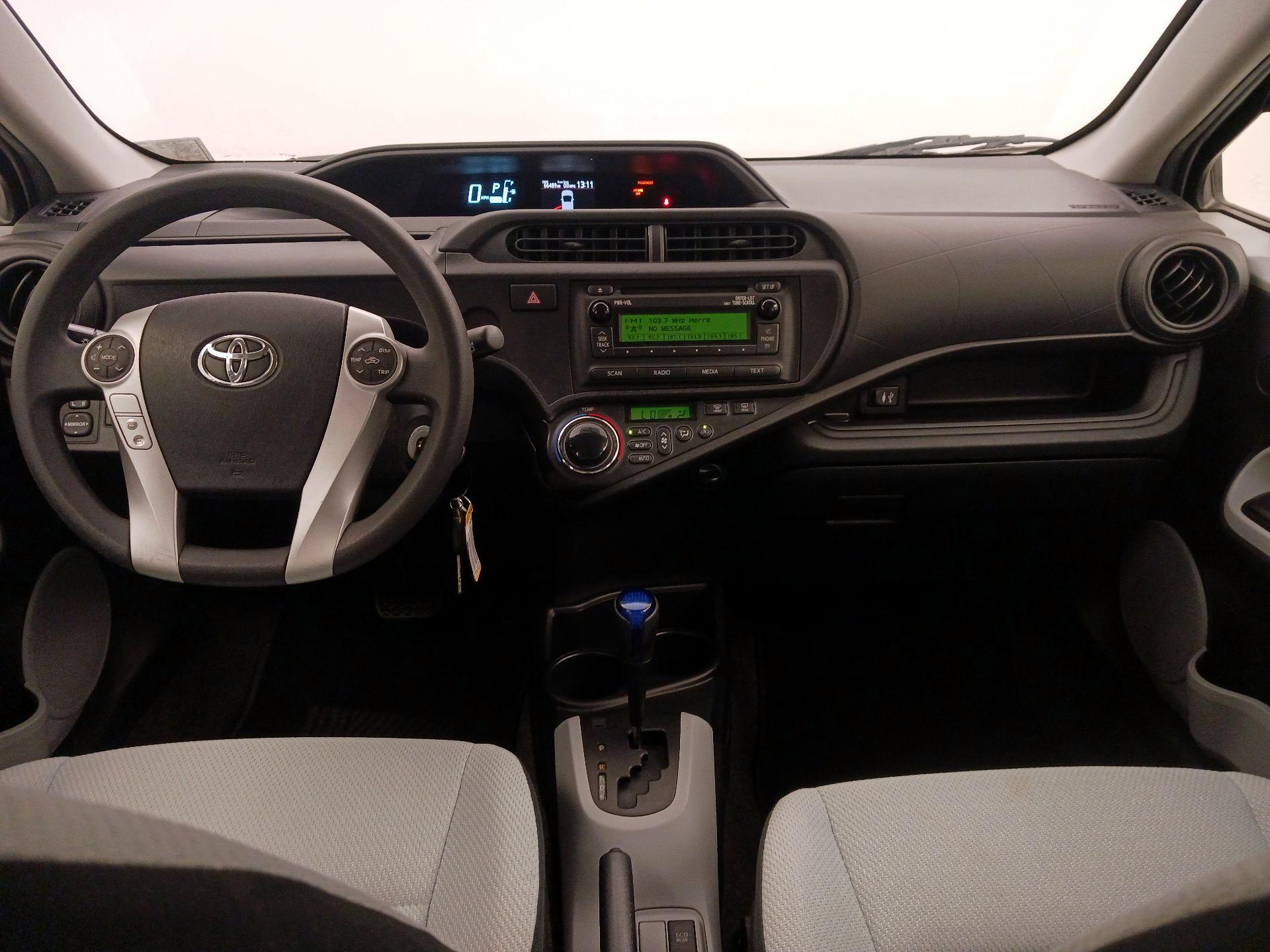 Thumbnail: 2014 Toyota Prius c - 9