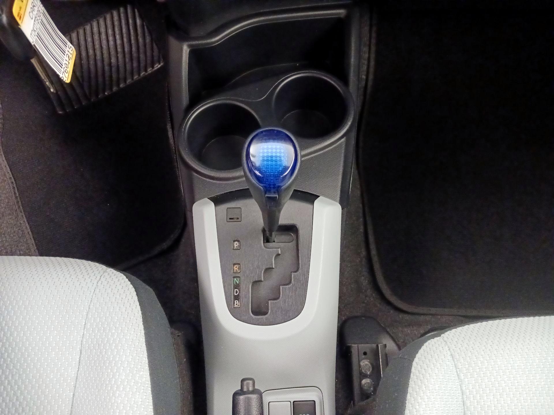 Thumbnail: 2014 Toyota Prius c - 16