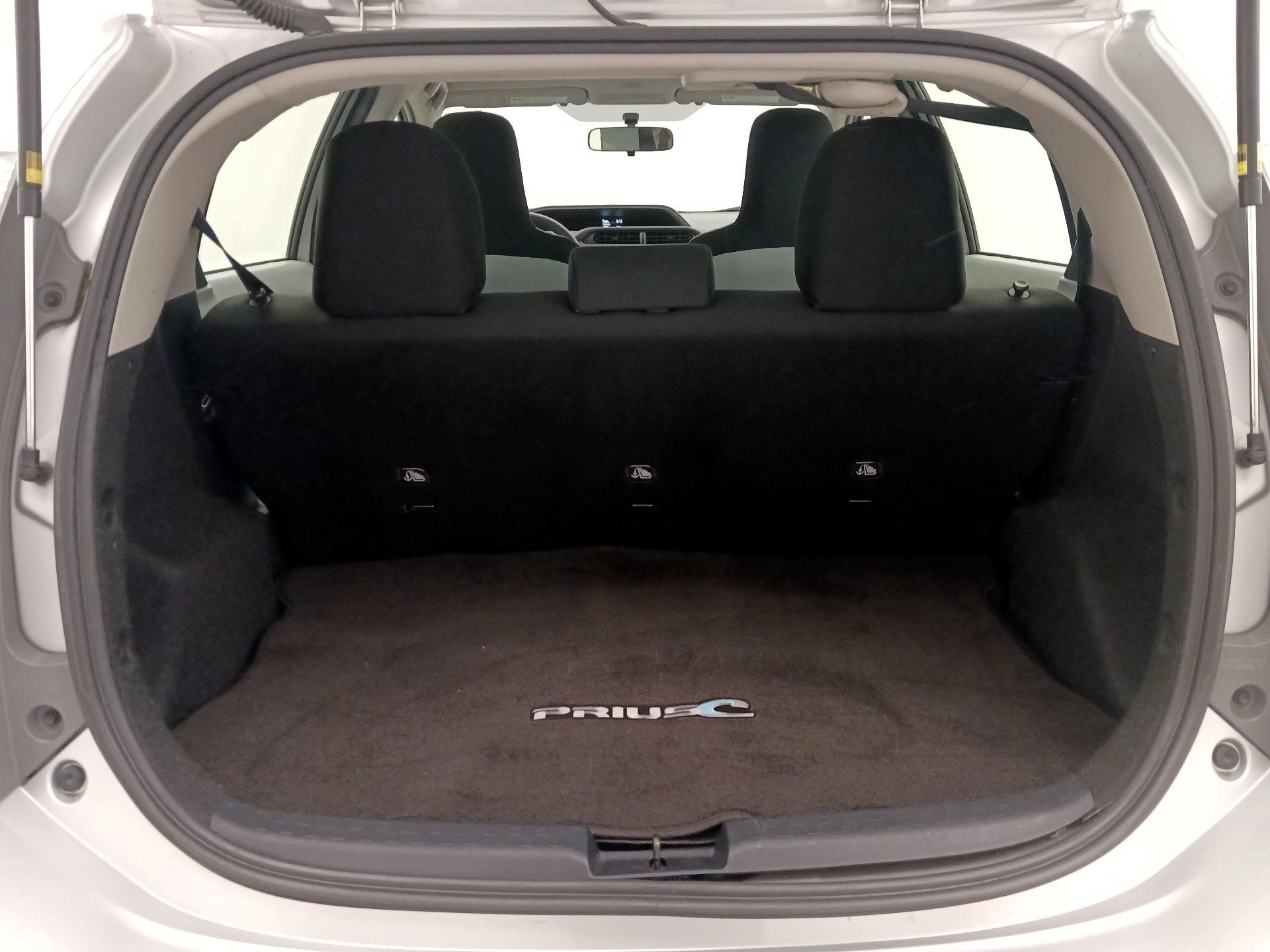 Thumbnail: 2014 Toyota Prius c - 19