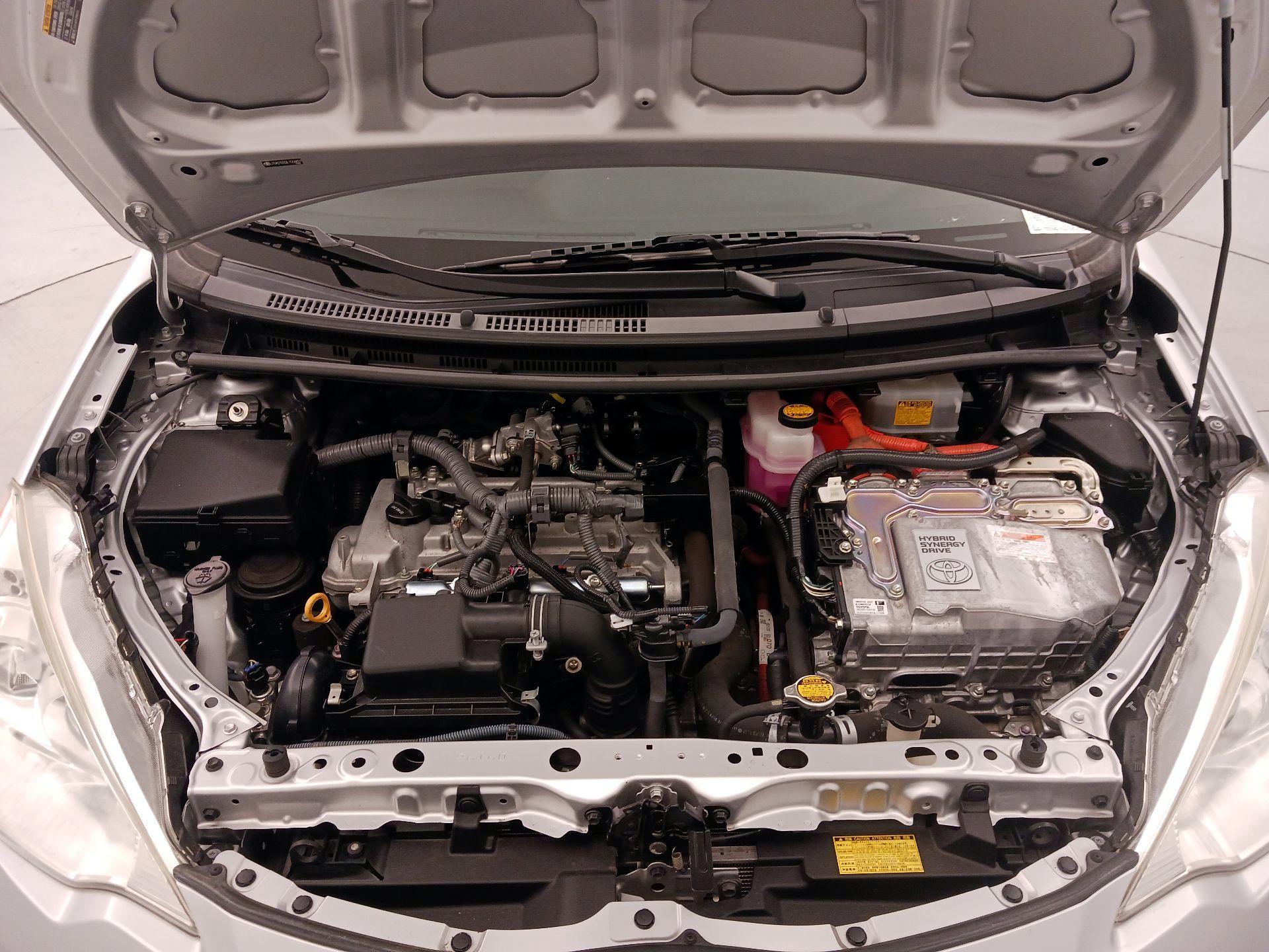 Thumbnail: 2014 Toyota Prius c - 20