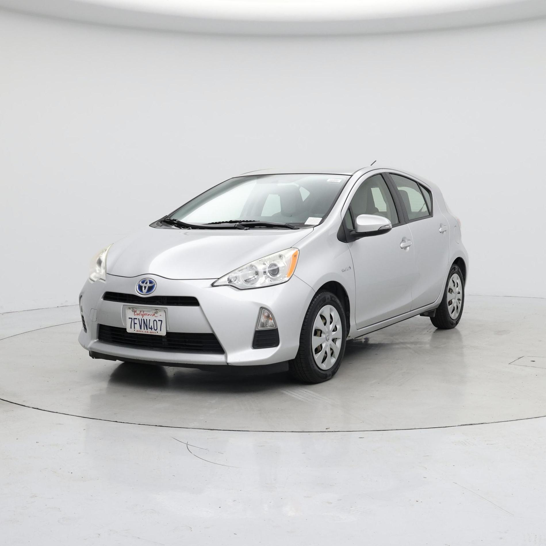 Thumbnail: 2014 Toyota Prius c - 4