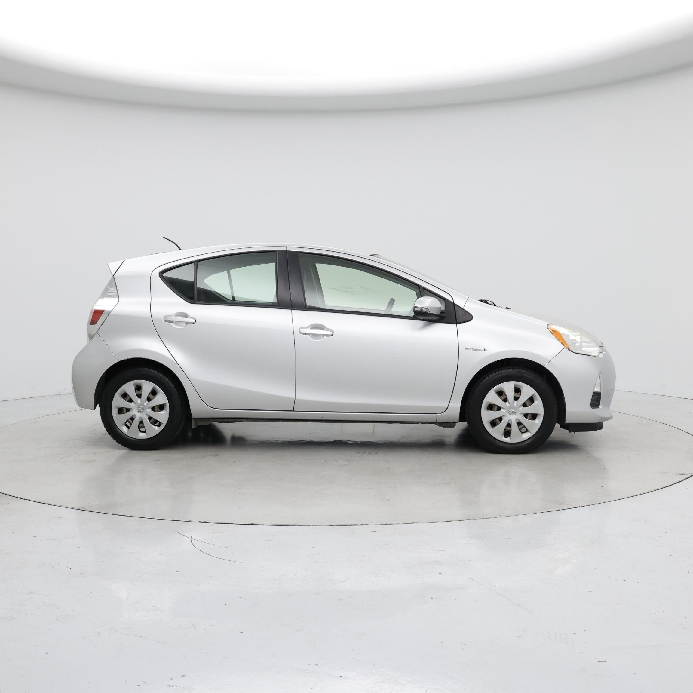 Thumbnail: 2014 Toyota Prius c - 7