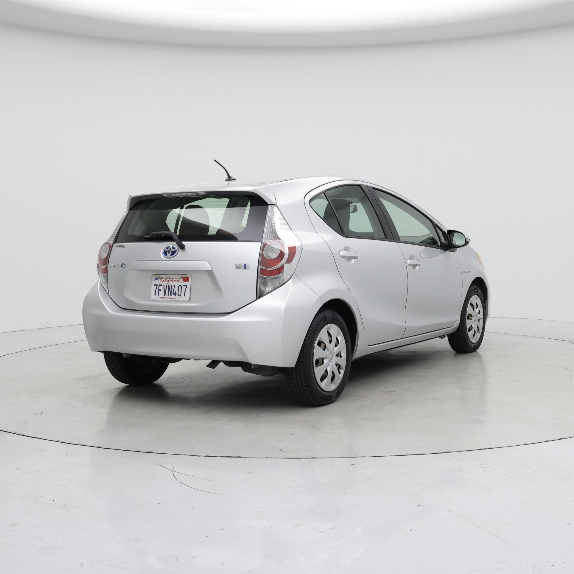 Thumbnail: 2014 Toyota Prius c - 8