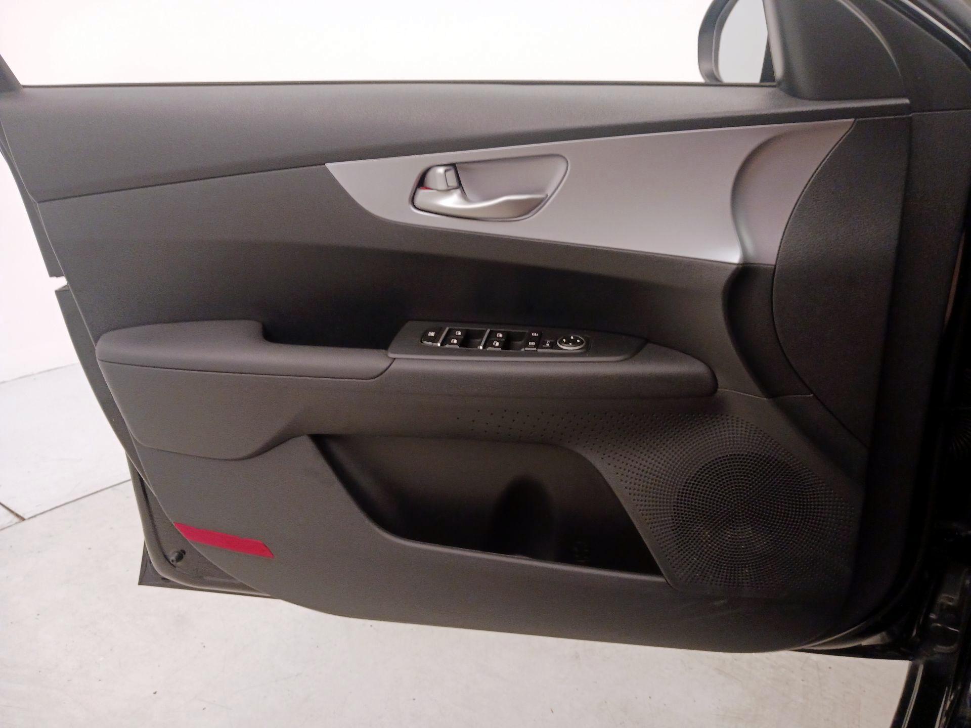 Thumbnail: 2022 Kia Forte - 12