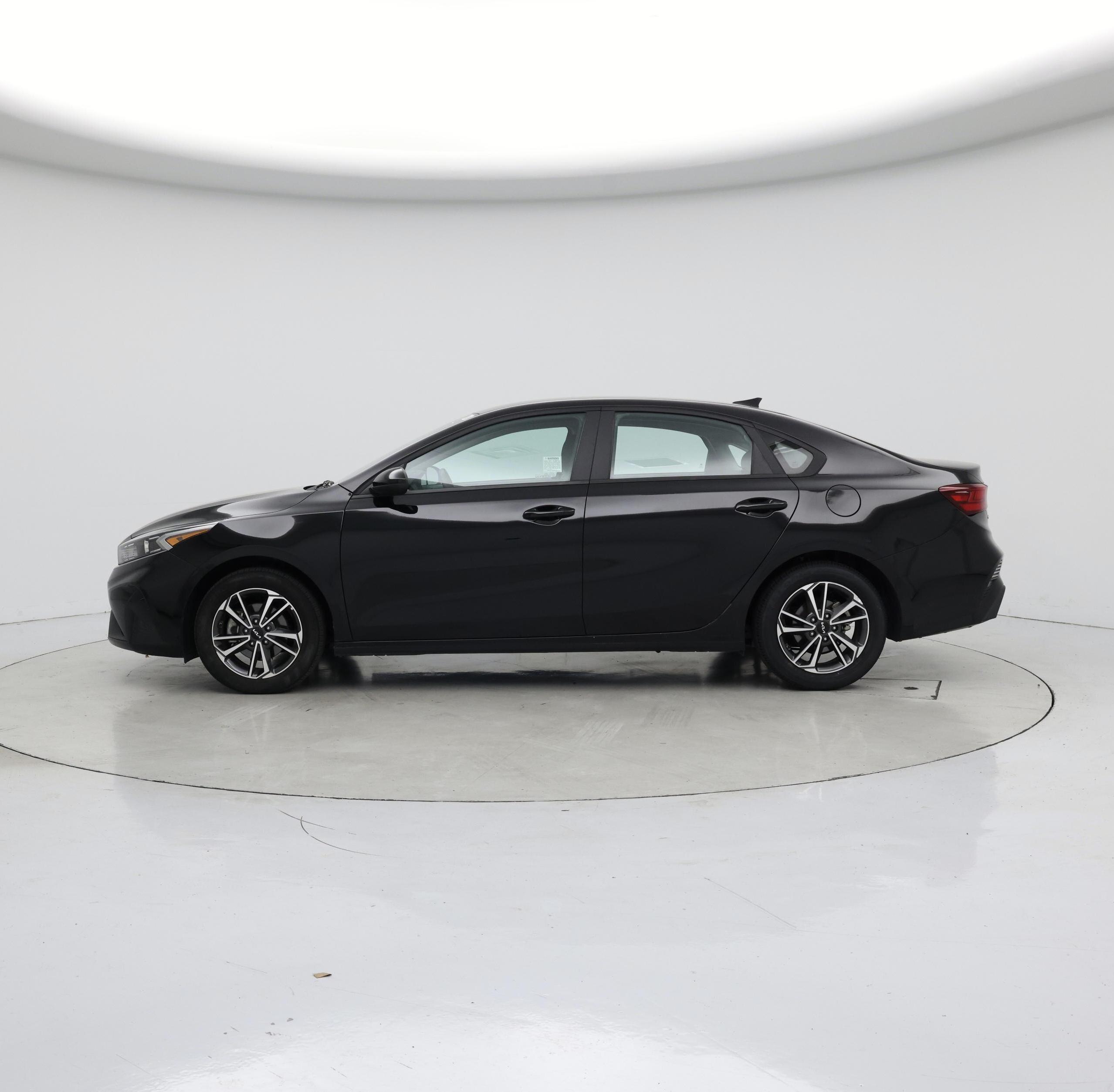 Thumbnail: 2022 Kia Forte - 3