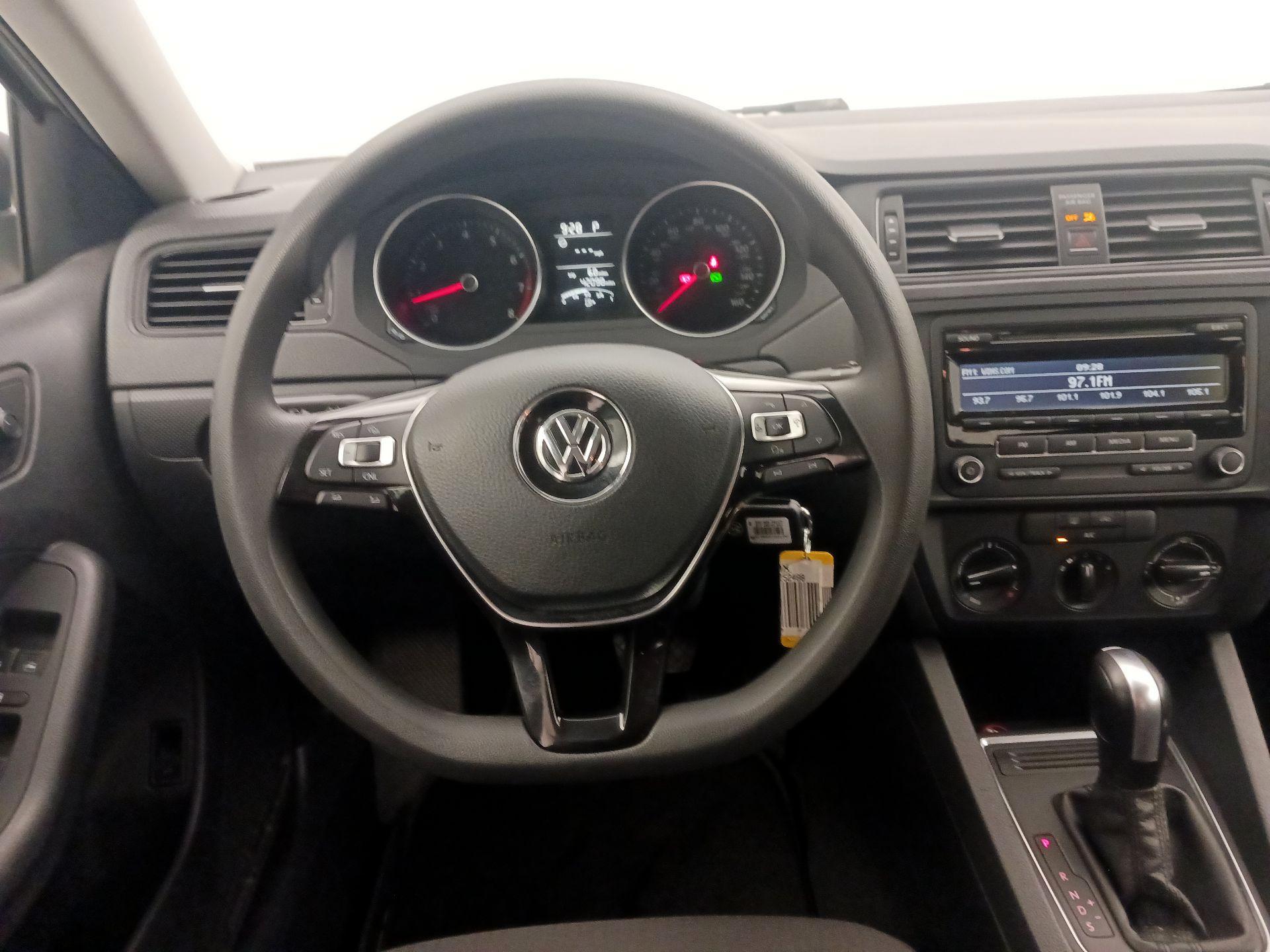 Thumbnail: 2015 Volkswagen Jetta - 10