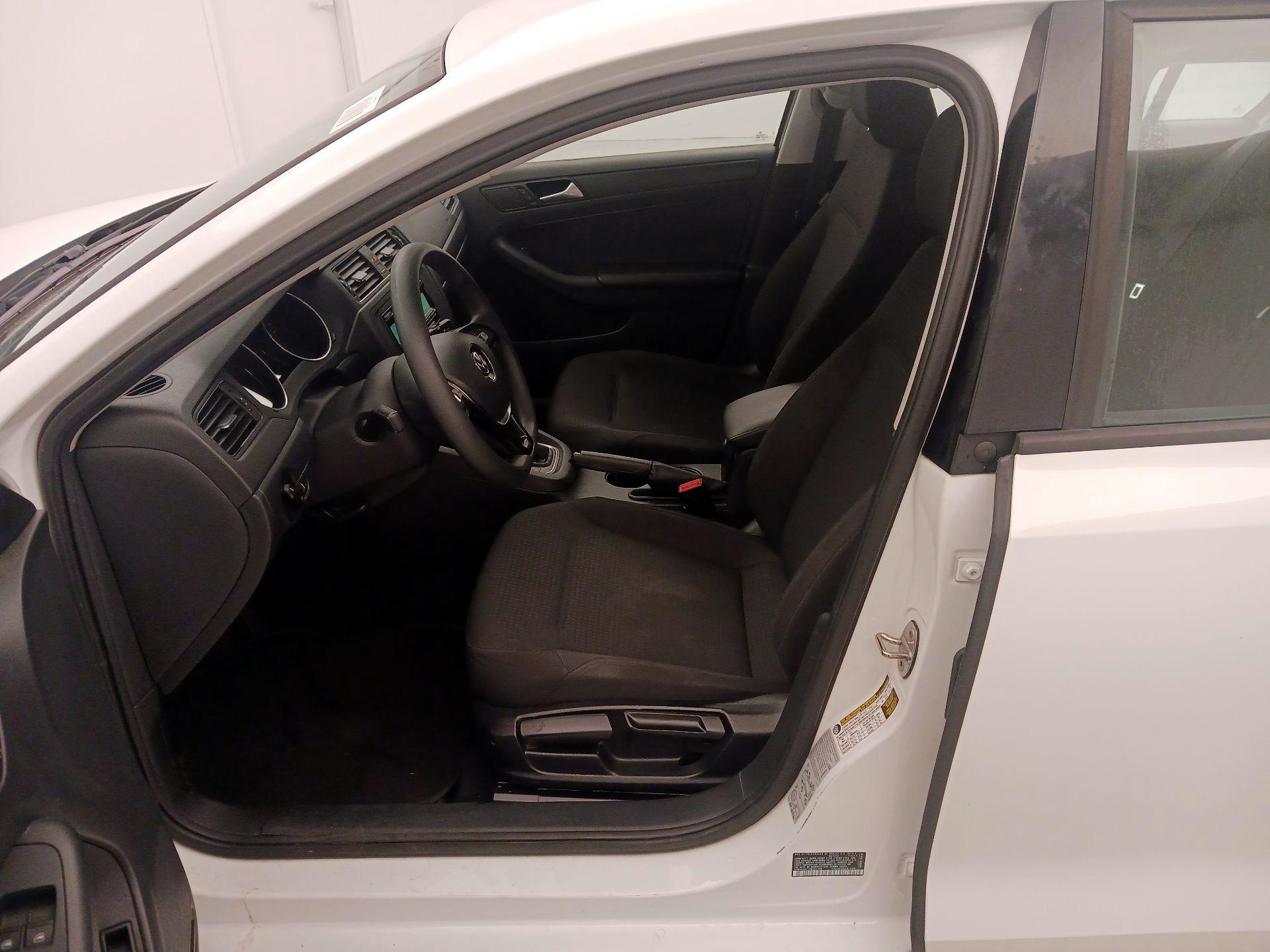 Thumbnail: 2015 Volkswagen Jetta - 11