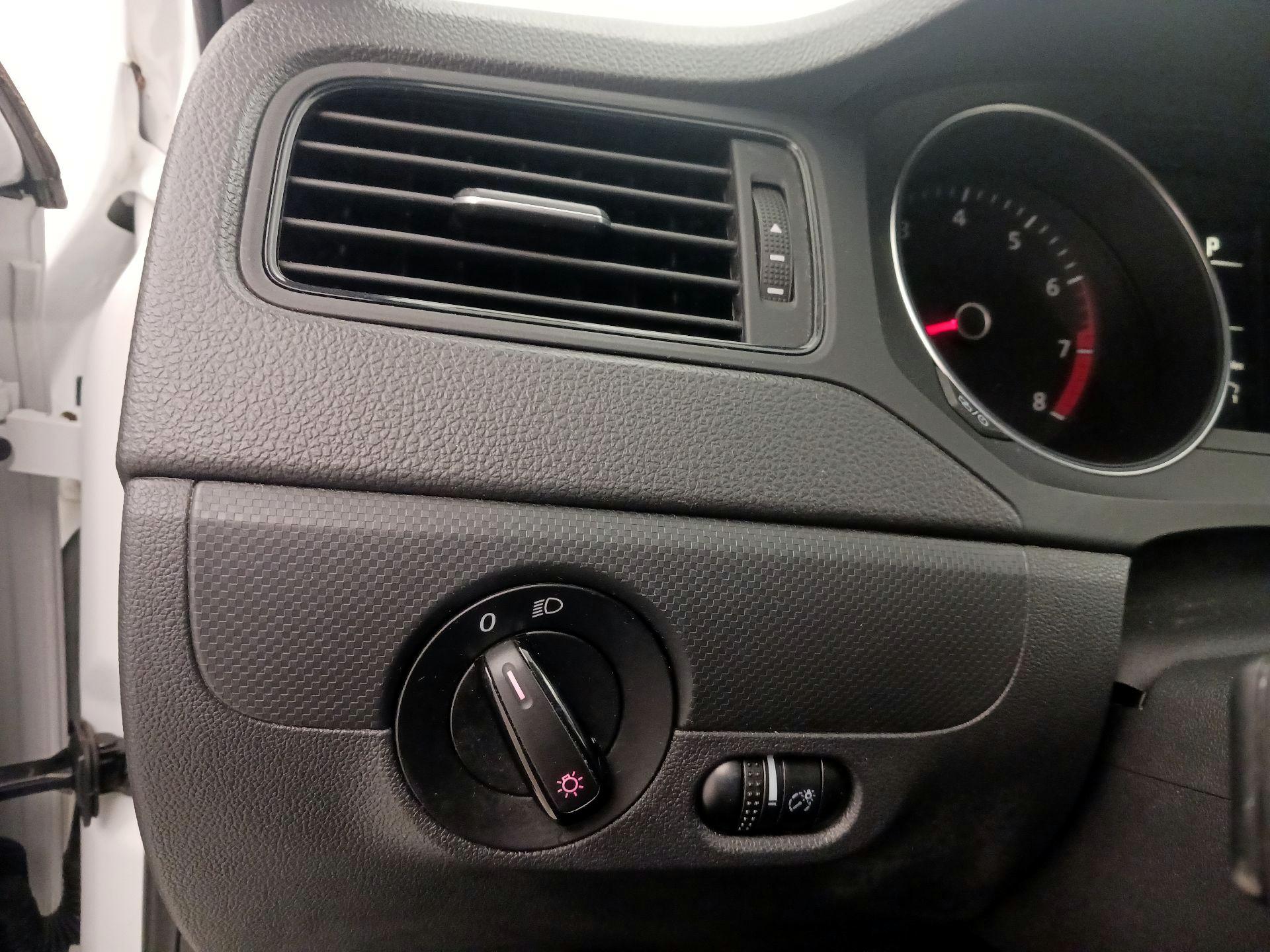 Thumbnail: 2015 Volkswagen Jetta - 13