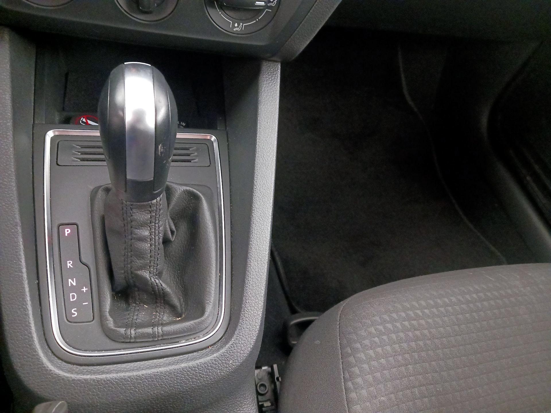 Thumbnail: 2015 Volkswagen Jetta - 16