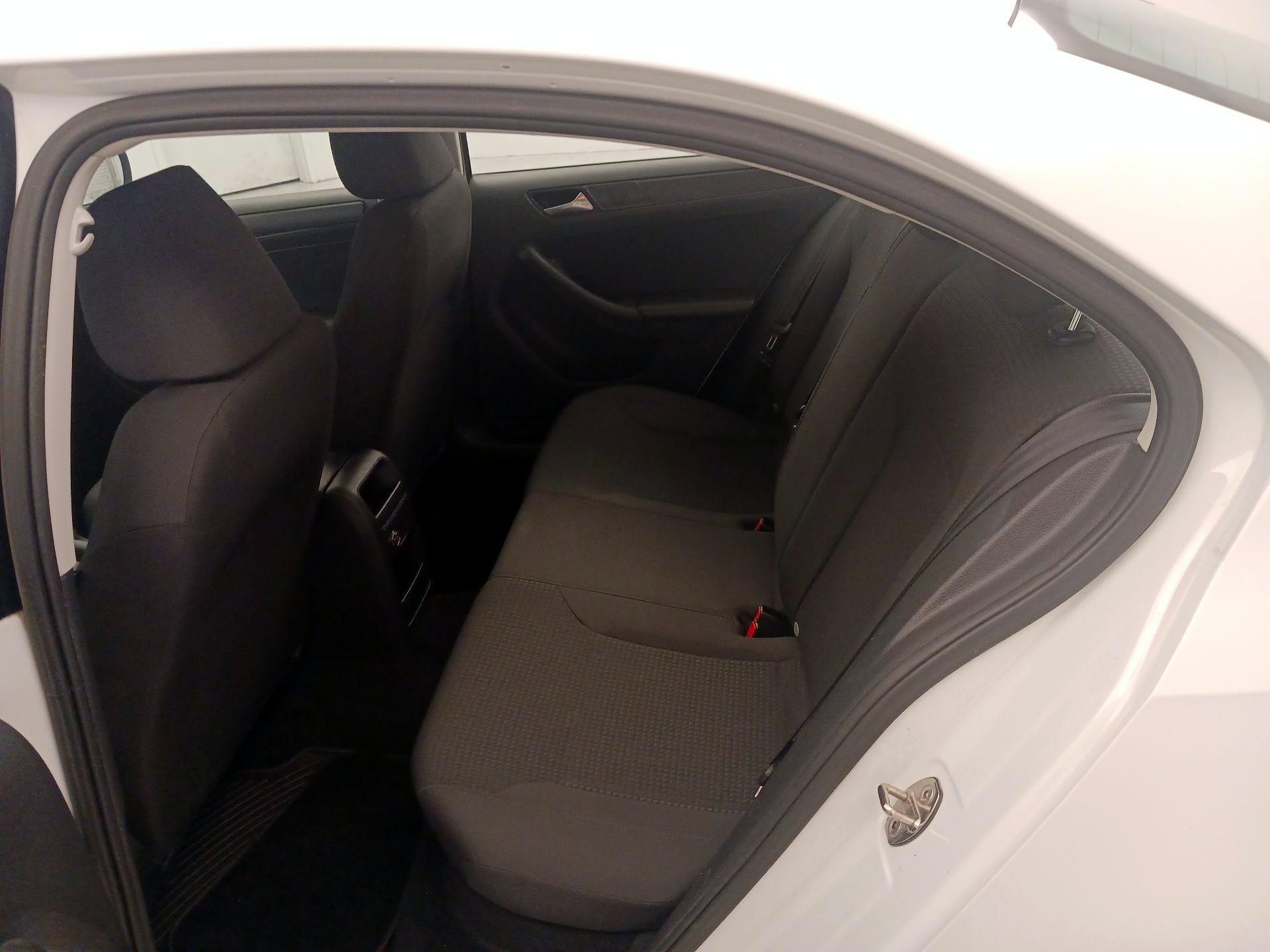 Thumbnail: 2015 Volkswagen Jetta - 17