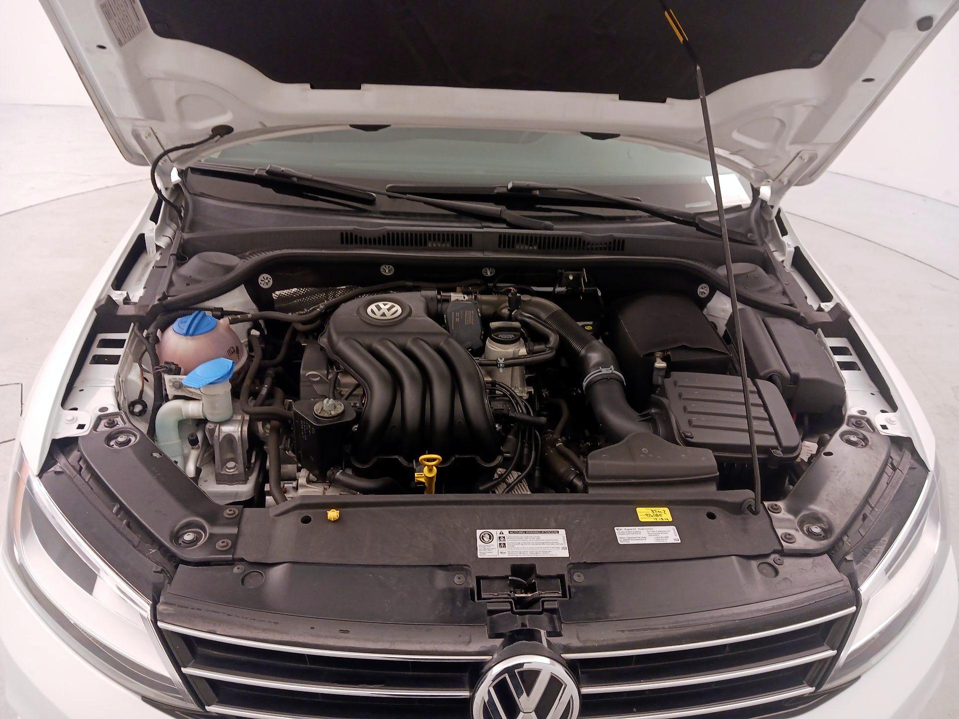 Thumbnail: 2015 Volkswagen Jetta - 19