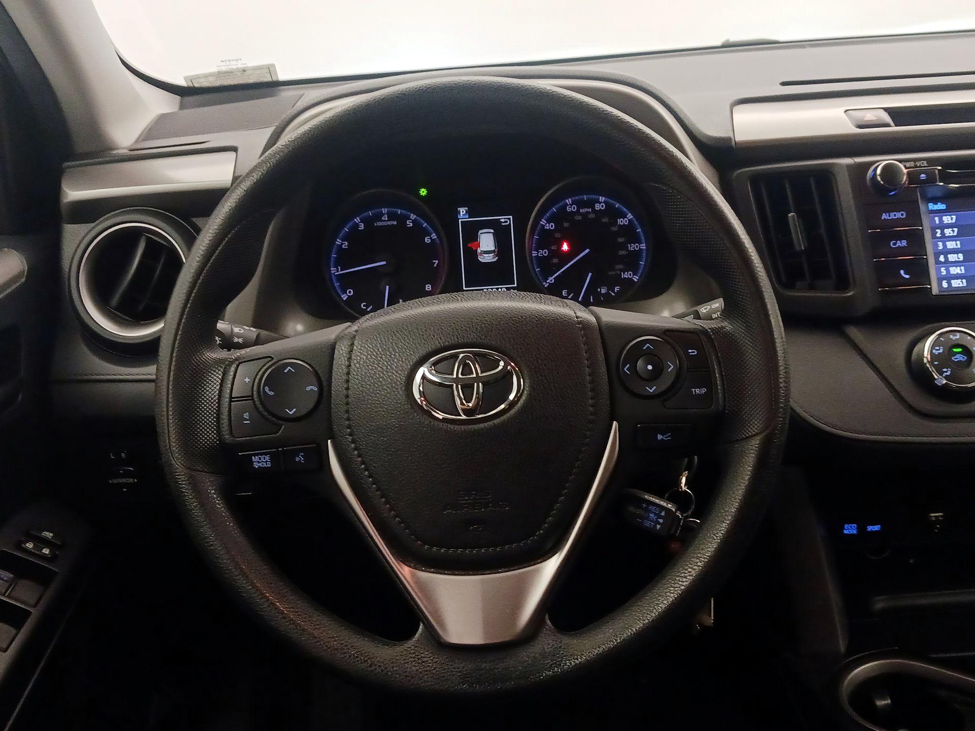 Thumbnail: 2018 Toyota RAV4 - 10