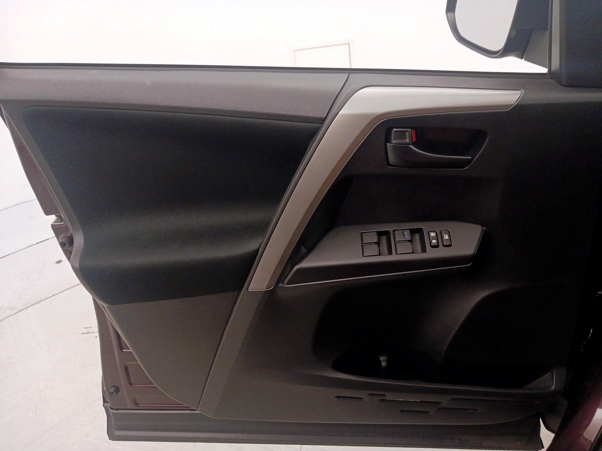 Thumbnail: 2018 Toyota RAV4 - 12