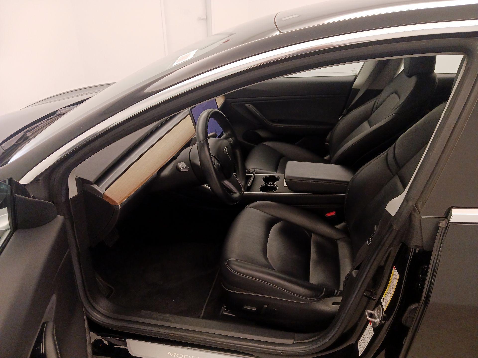 Thumbnail: 2018 Tesla Model 3 - 11