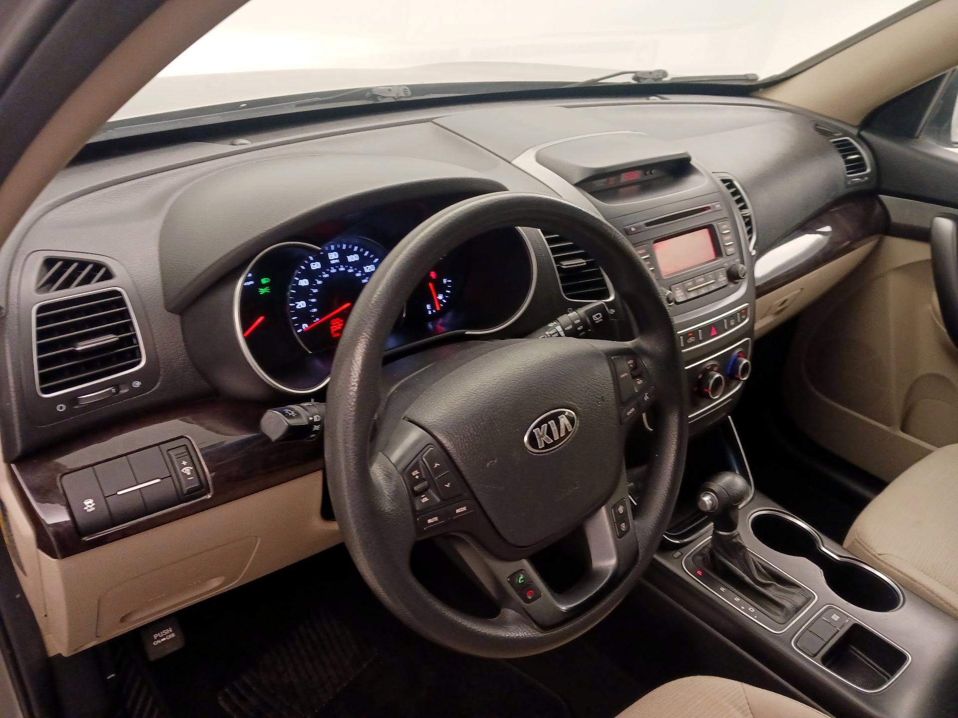 Thumbnail: 2014 Kia Sorento - 9