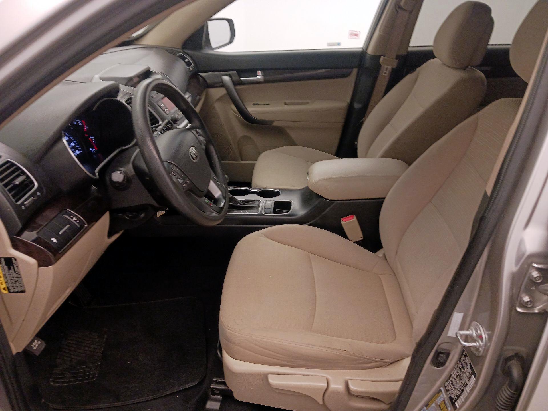 Thumbnail: 2014 Kia Sorento - 11