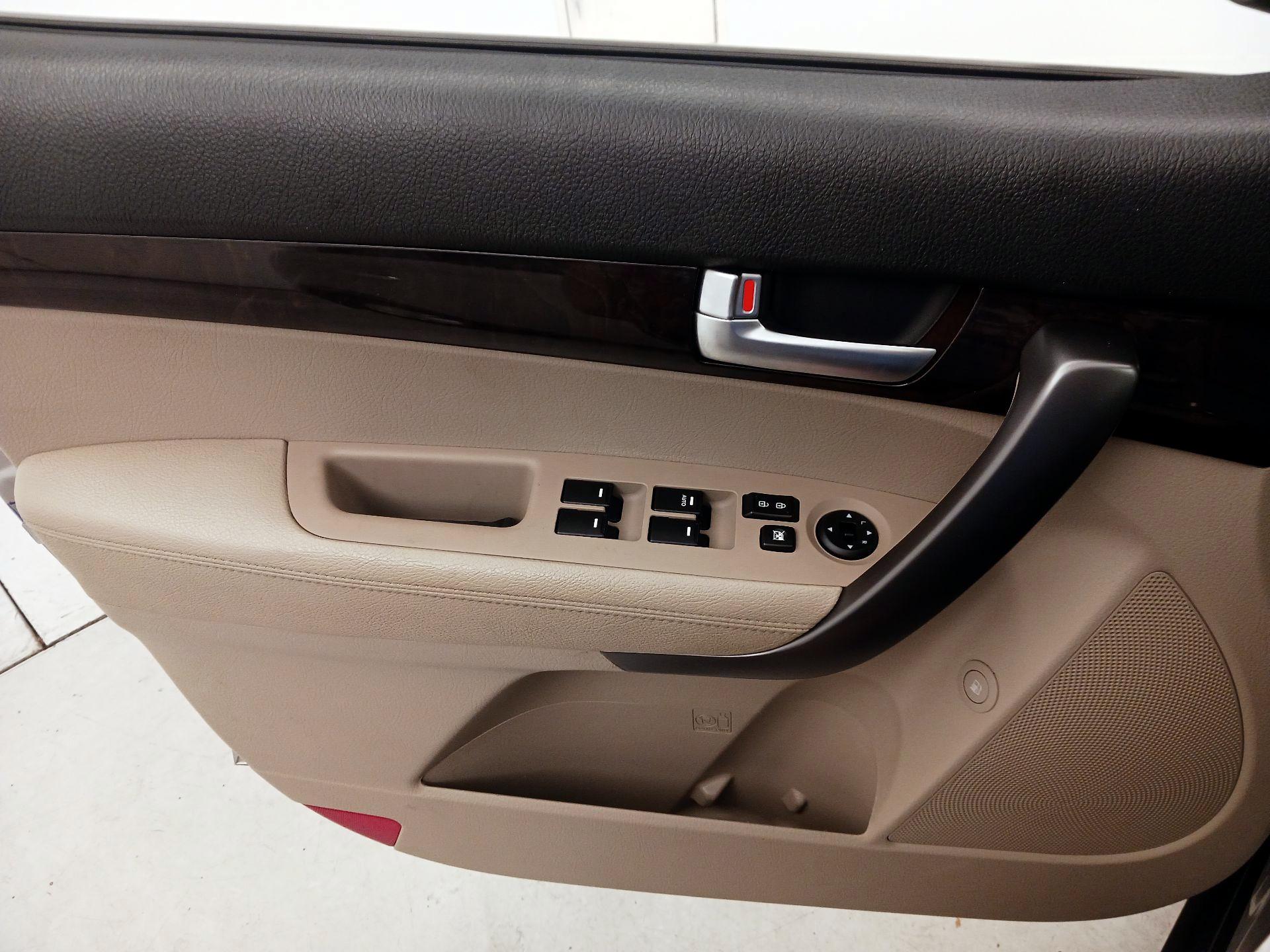 Thumbnail: 2014 Kia Sorento - 12