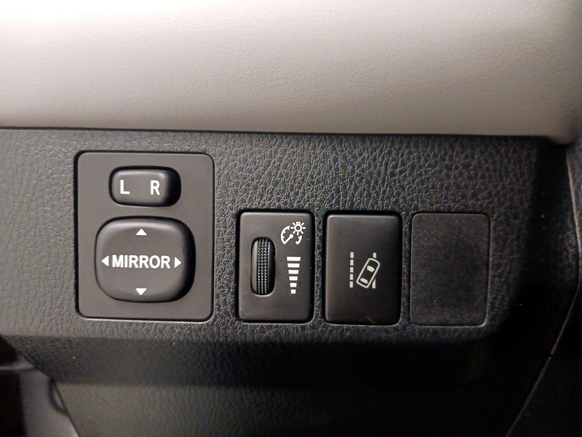 Thumbnail: 2018 Toyota RAV4 - 13