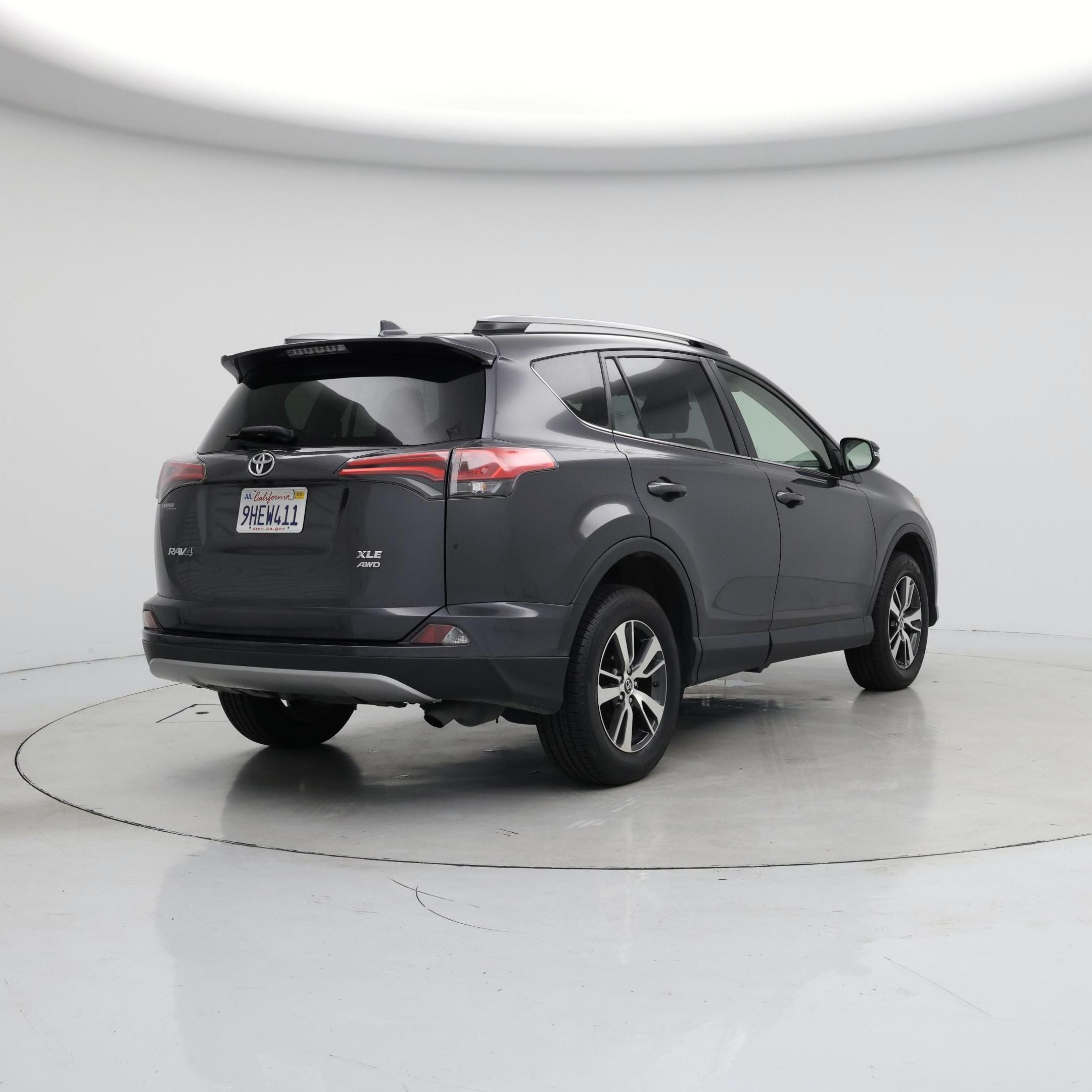 Thumbnail: 2018 Toyota RAV4 - 8
