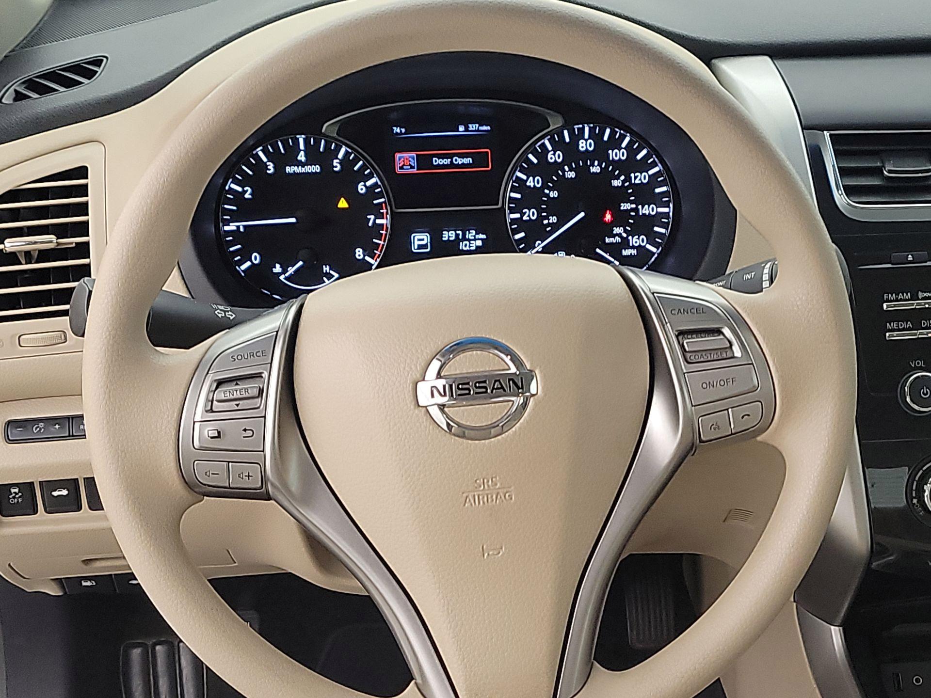 Thumbnail: 2015 Nissan Altima - 10