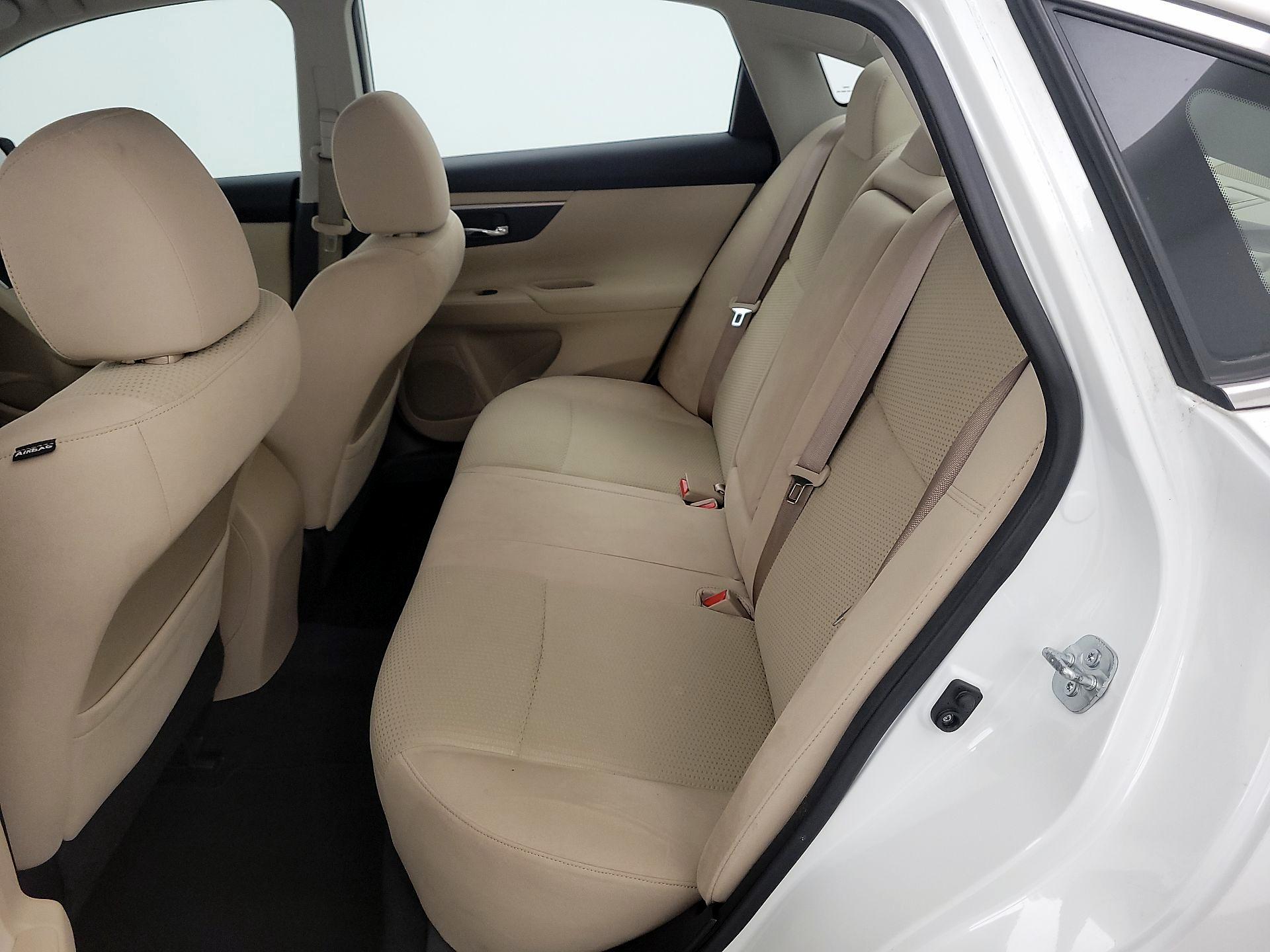 Thumbnail: 2015 Nissan Altima - 18