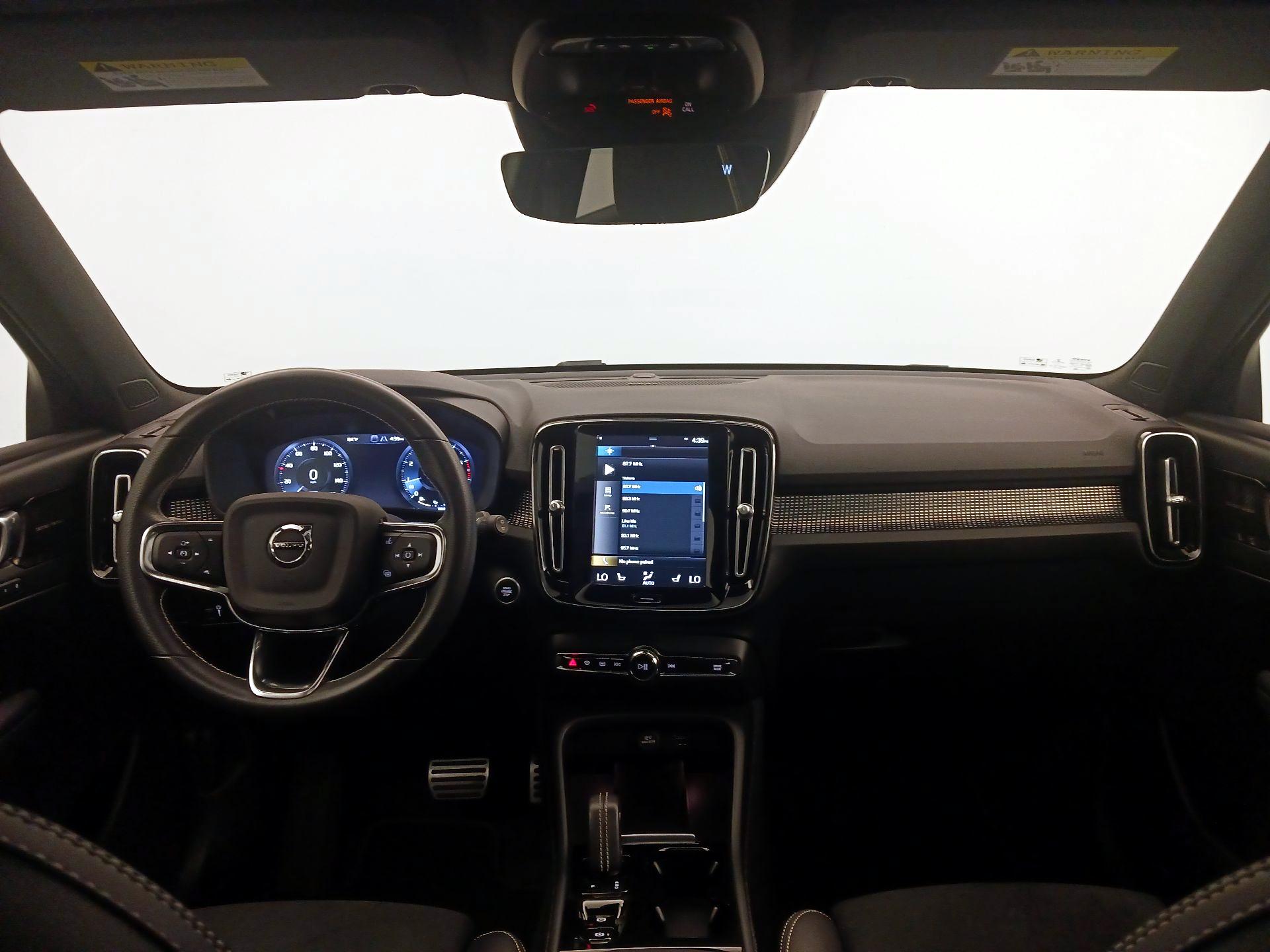 Thumbnail: 2021 Volvo XC40 - 9