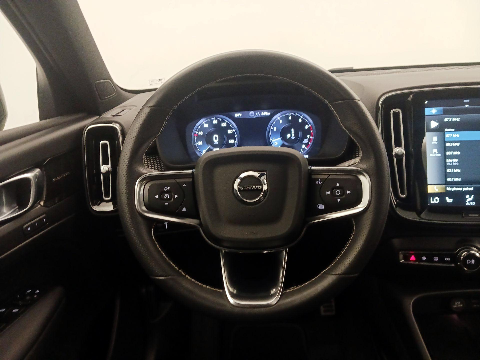 Thumbnail: 2021 Volvo XC40 - 10