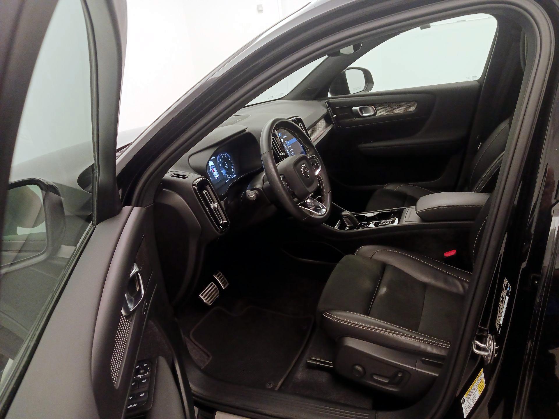 Thumbnail: 2021 Volvo XC40 - 11