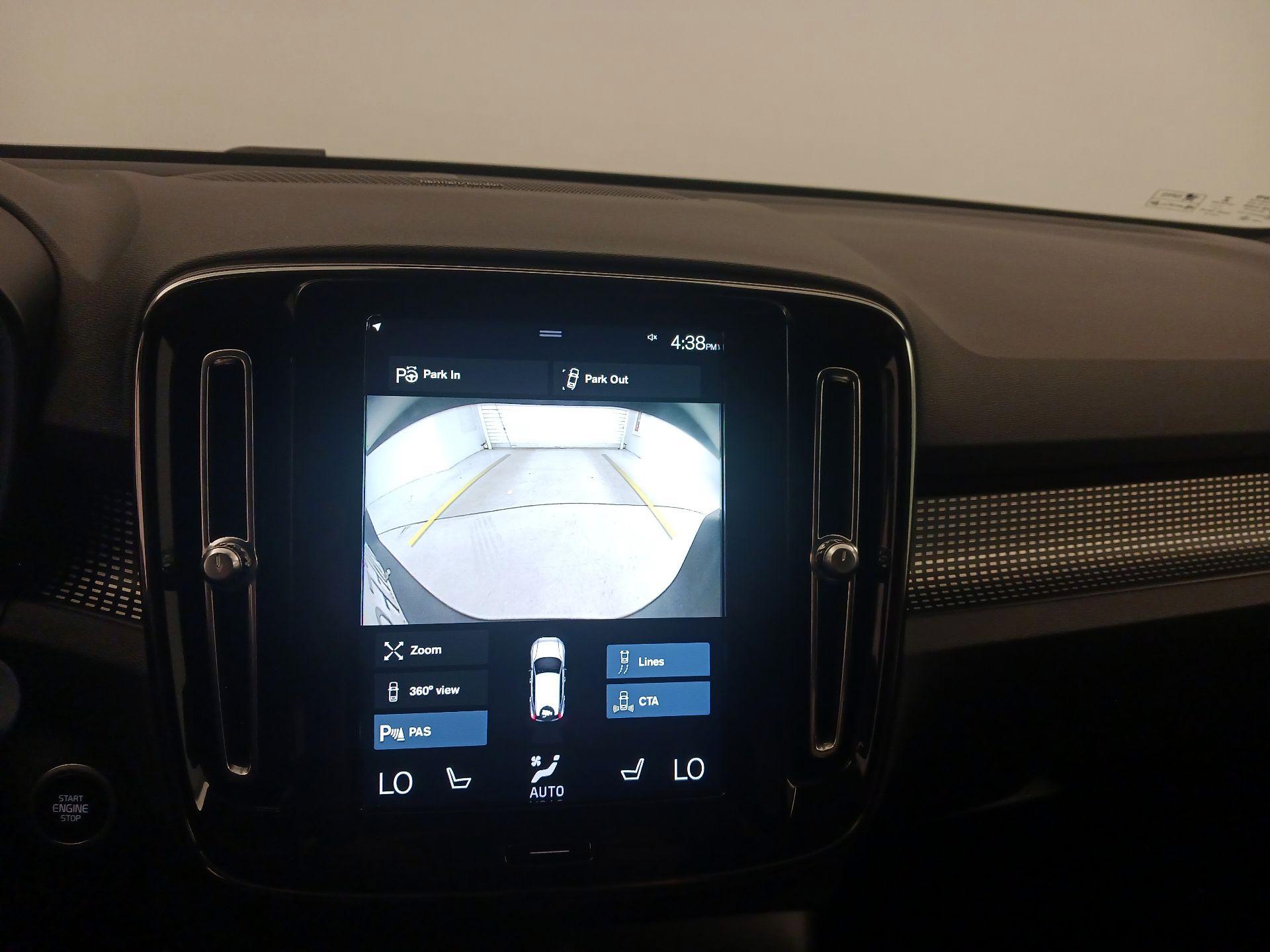 Thumbnail: 2021 Volvo XC40 - 14